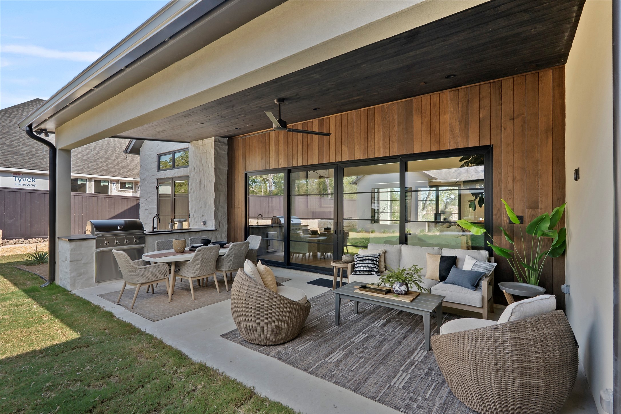 Bryan, Texas, 77807, United States, 3 Bedrooms Bedrooms, ,4 BathroomsBathrooms,Residential,For Sale,1986522