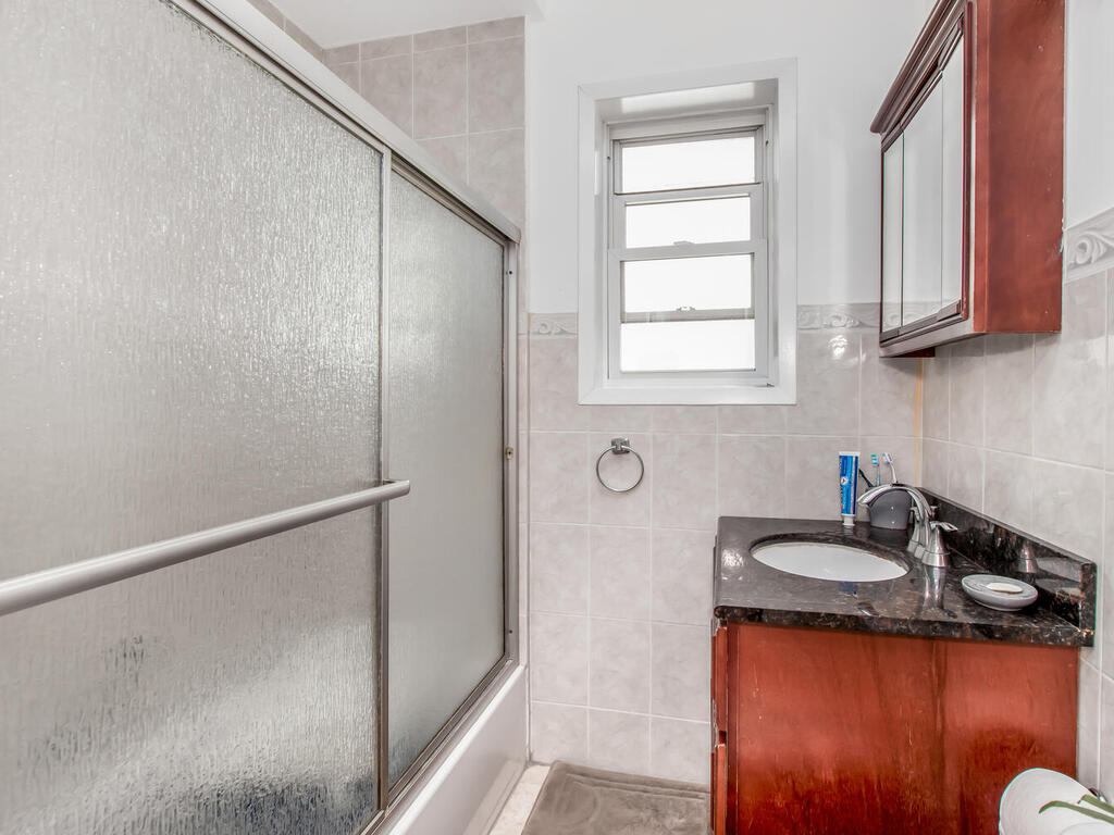 Yonkers, New York, 10704, United States, 4 Bedrooms Bedrooms, ,4 BathroomsBathrooms,Residential,For Sale,1977850