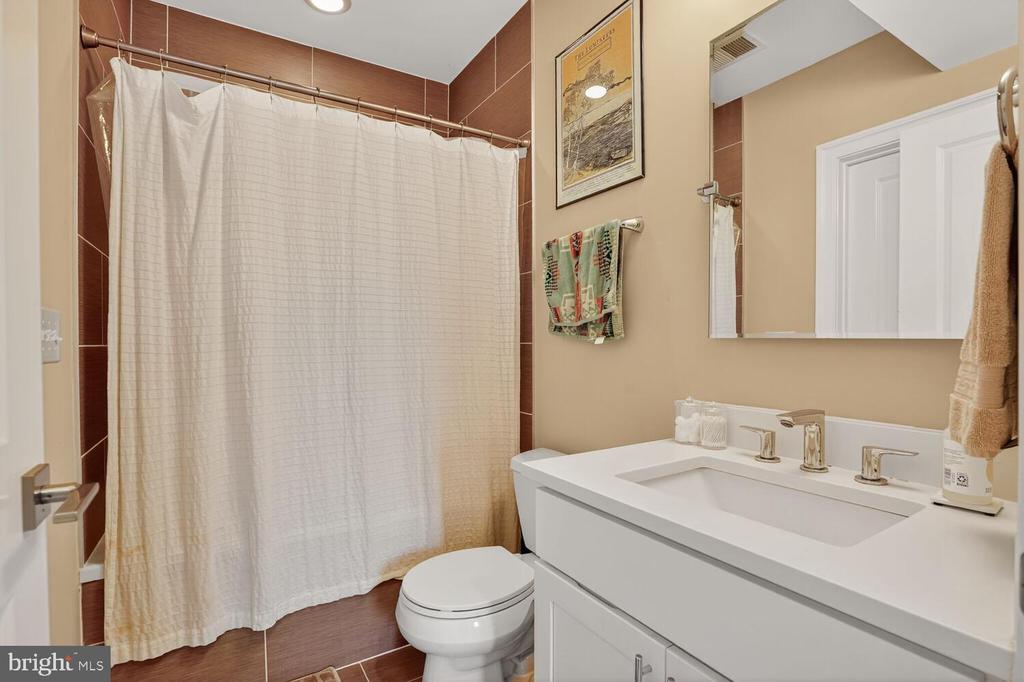 Washington, District of Columbia, 20002, United States, 2 Bedrooms Bedrooms, ,2 BathroomsBathrooms,Residential,For Sale,1994271