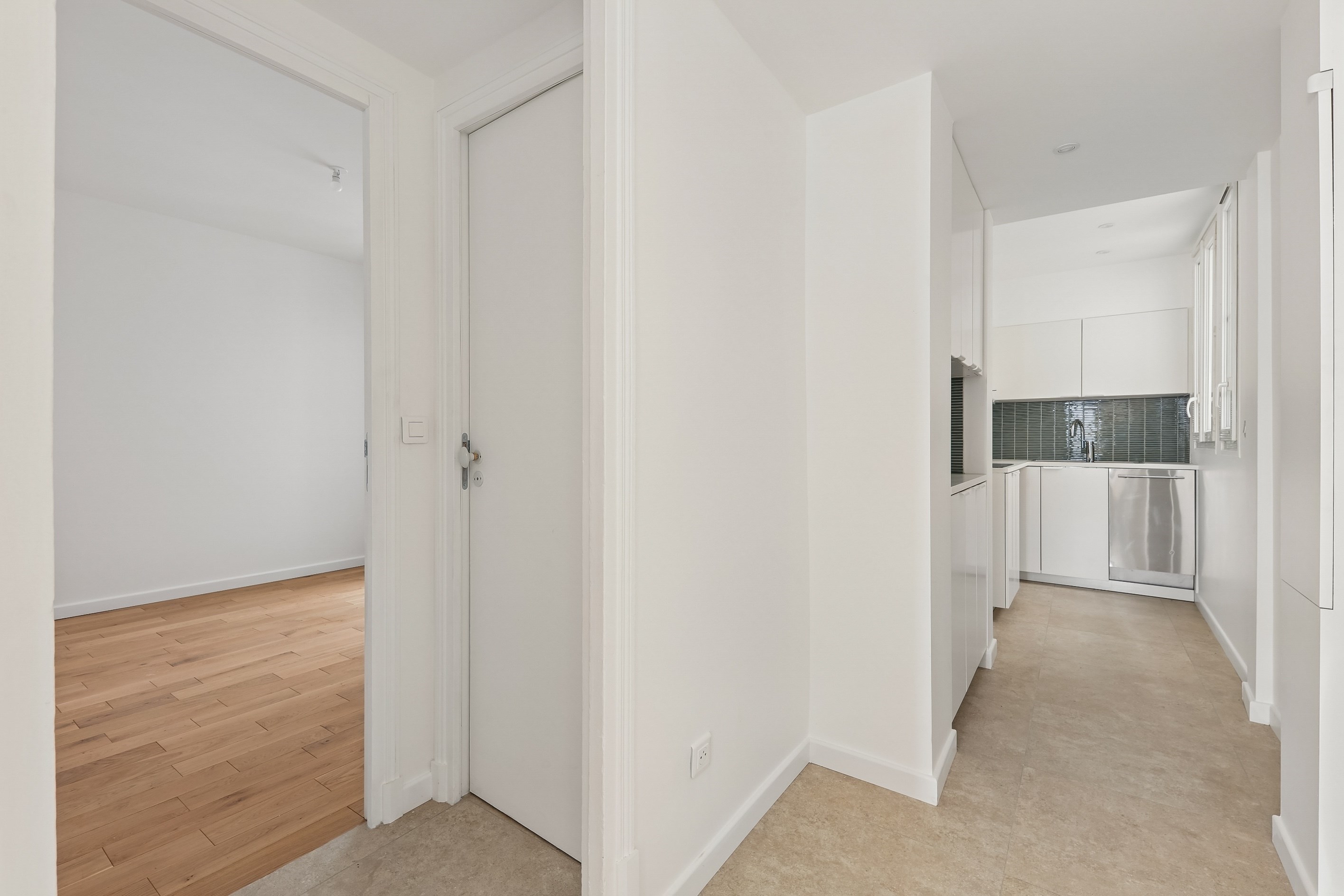  To sell- perfect condition-Place de l