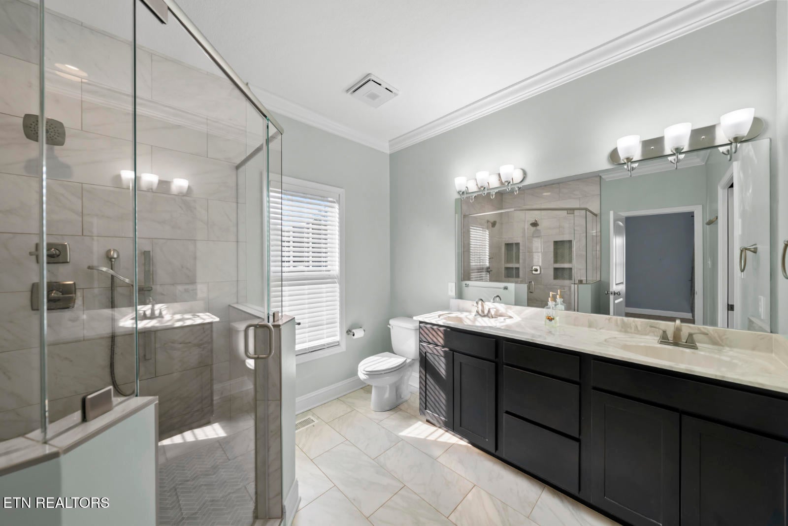 Oak Ridge, Tennessee, 37830, United States, 4 Bedrooms Bedrooms, ,3 BathroomsBathrooms,Residential,For Sale,2003025