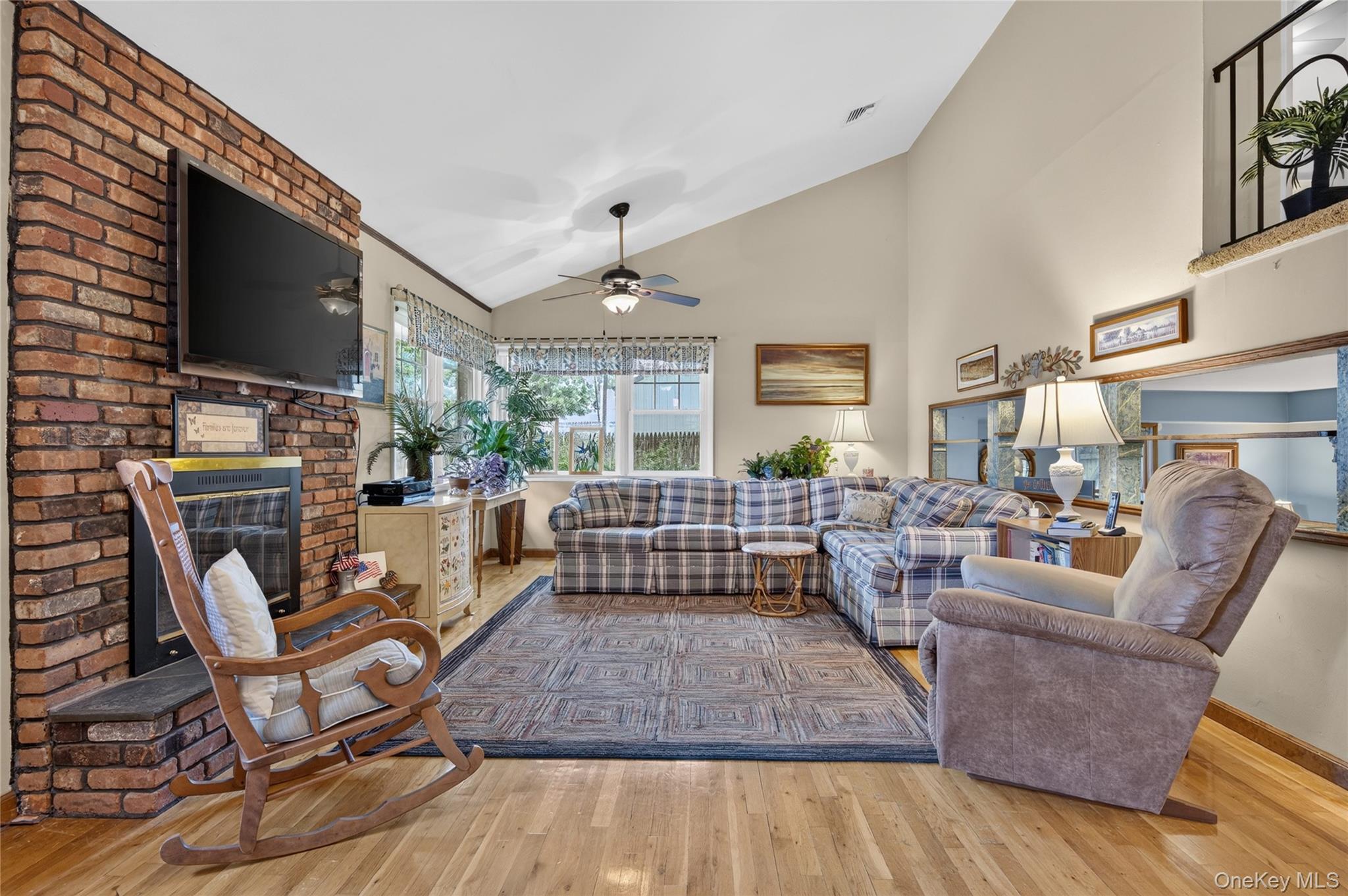  190 Oakwood Road, Huntington Station, NY, 11746 - 物件實景