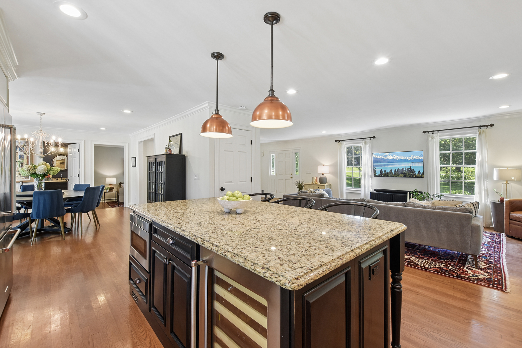  Immaculate Custom Colonial Located on a Traditional Country Setting - 物件實景