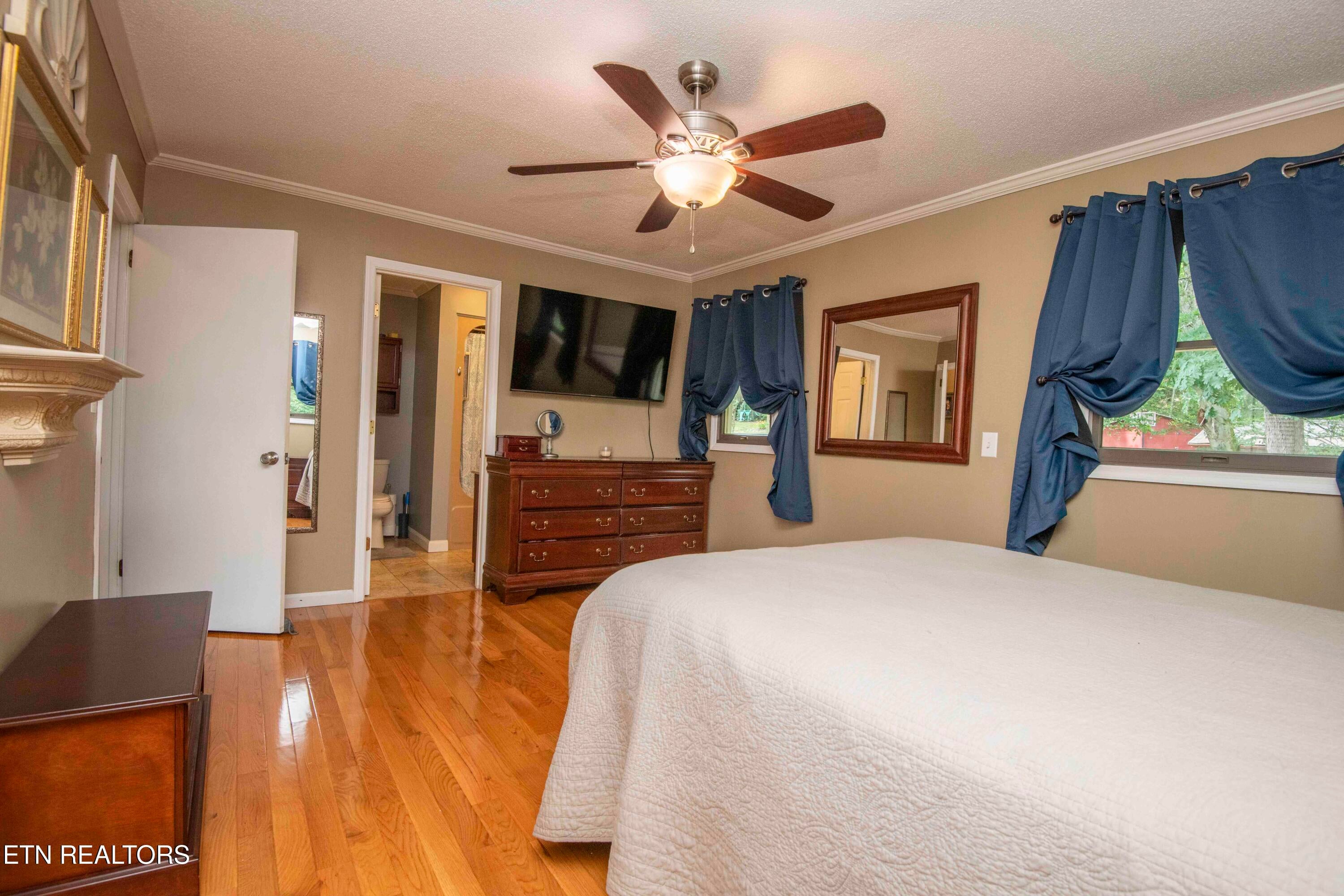 Kingston, Tennessee, 37763, United States, 3 Bedrooms Bedrooms, ,2 BathroomsBathrooms,Residential,For Sale,1882292