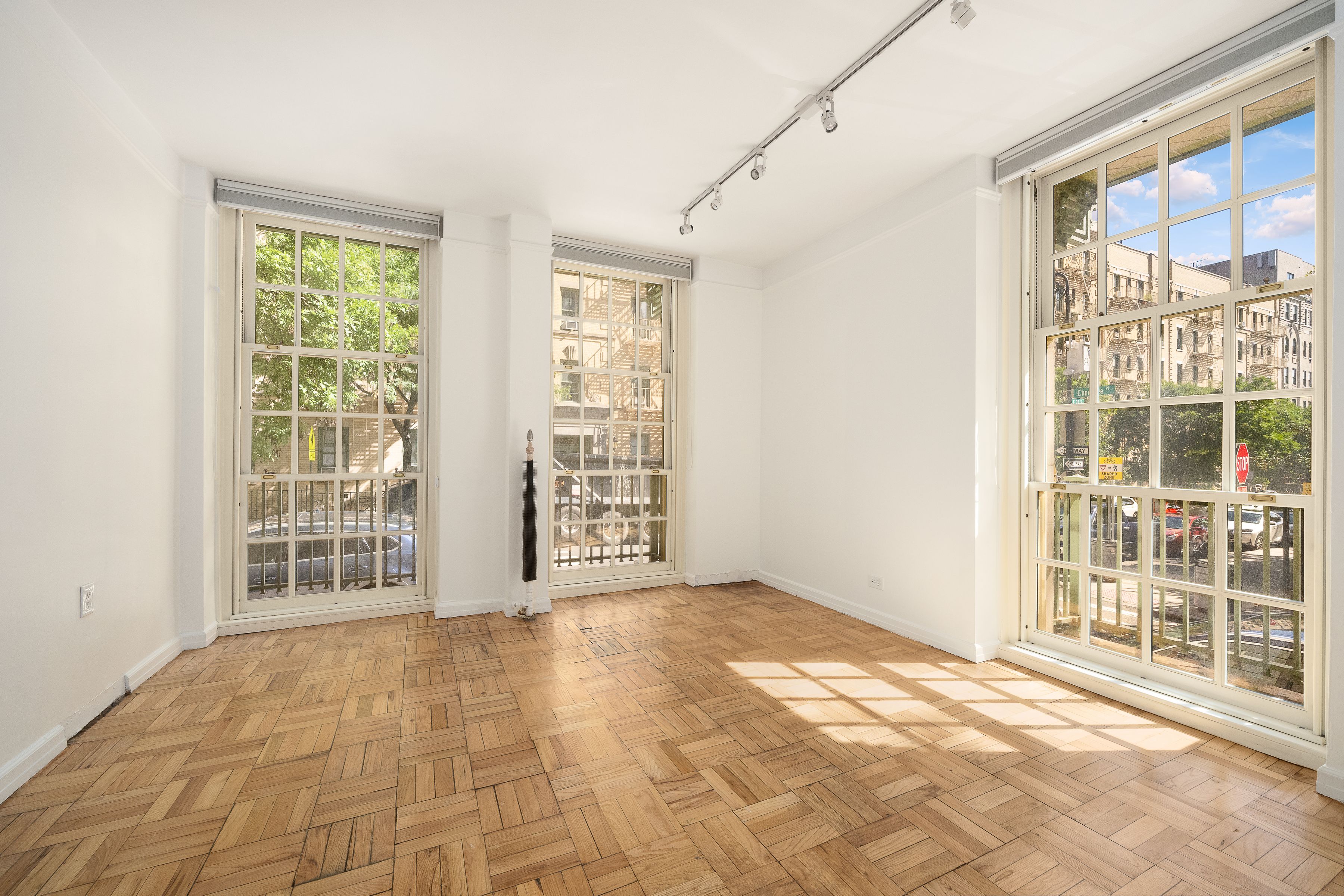  516 East 78th Street - 物件實景