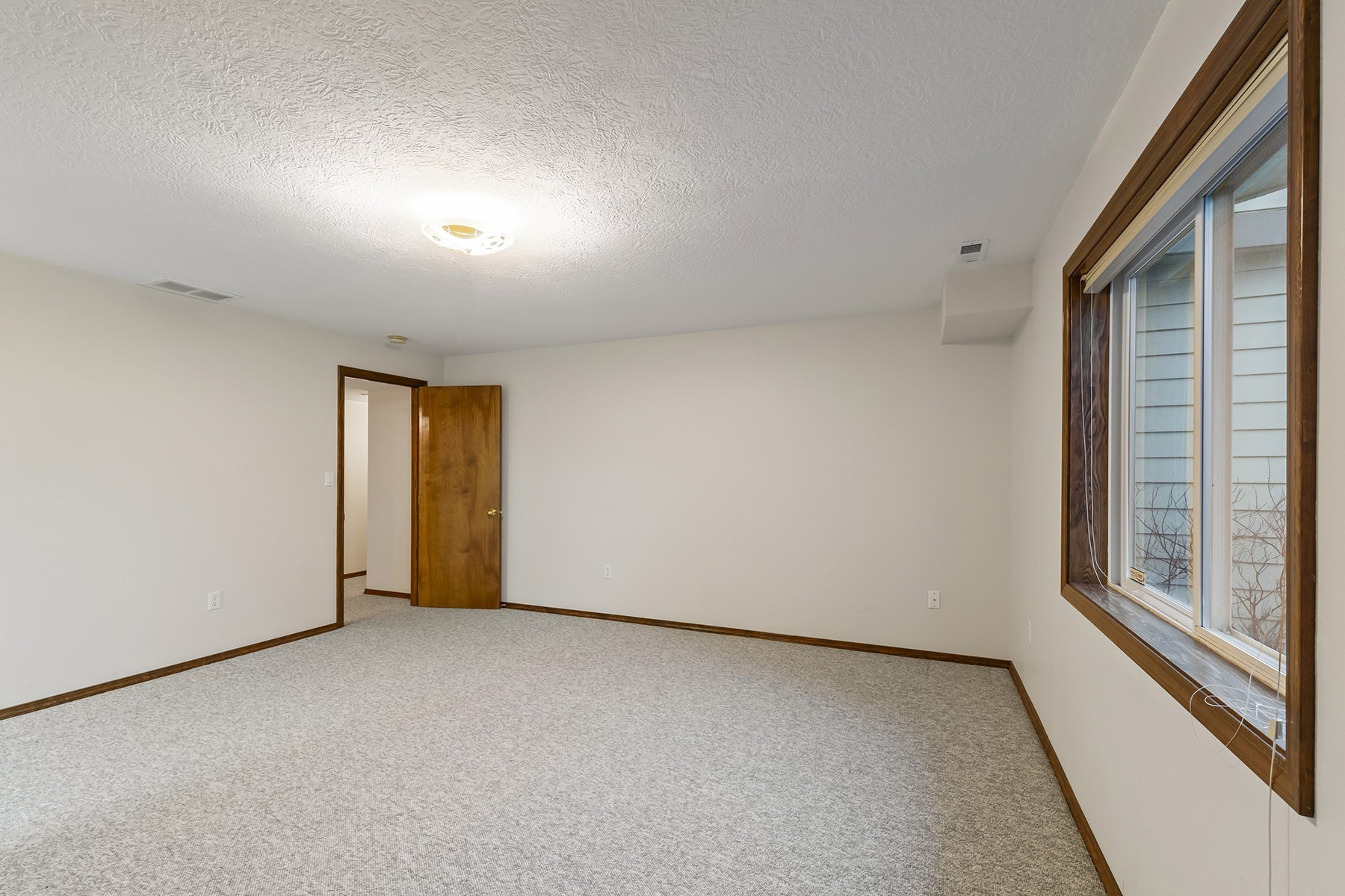  7335 N Five Mile Rd - 物件實景