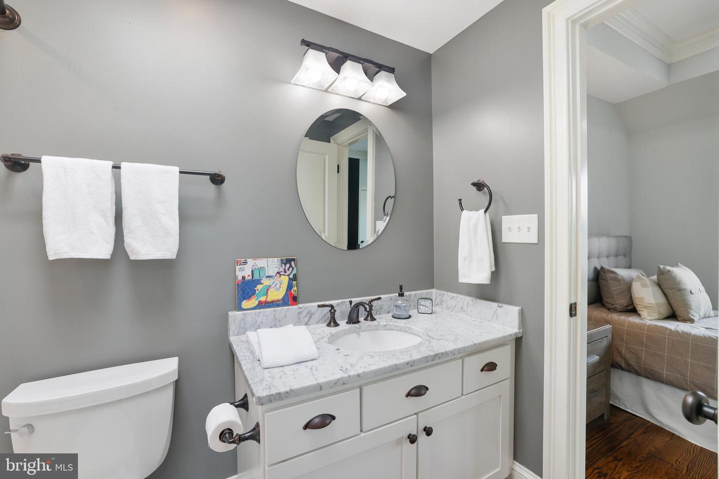 Washington, District of Columbia, 20003, United States, 2 Bedrooms Bedrooms, ,2 BathroomsBathrooms,Residential,For Sale,1896371