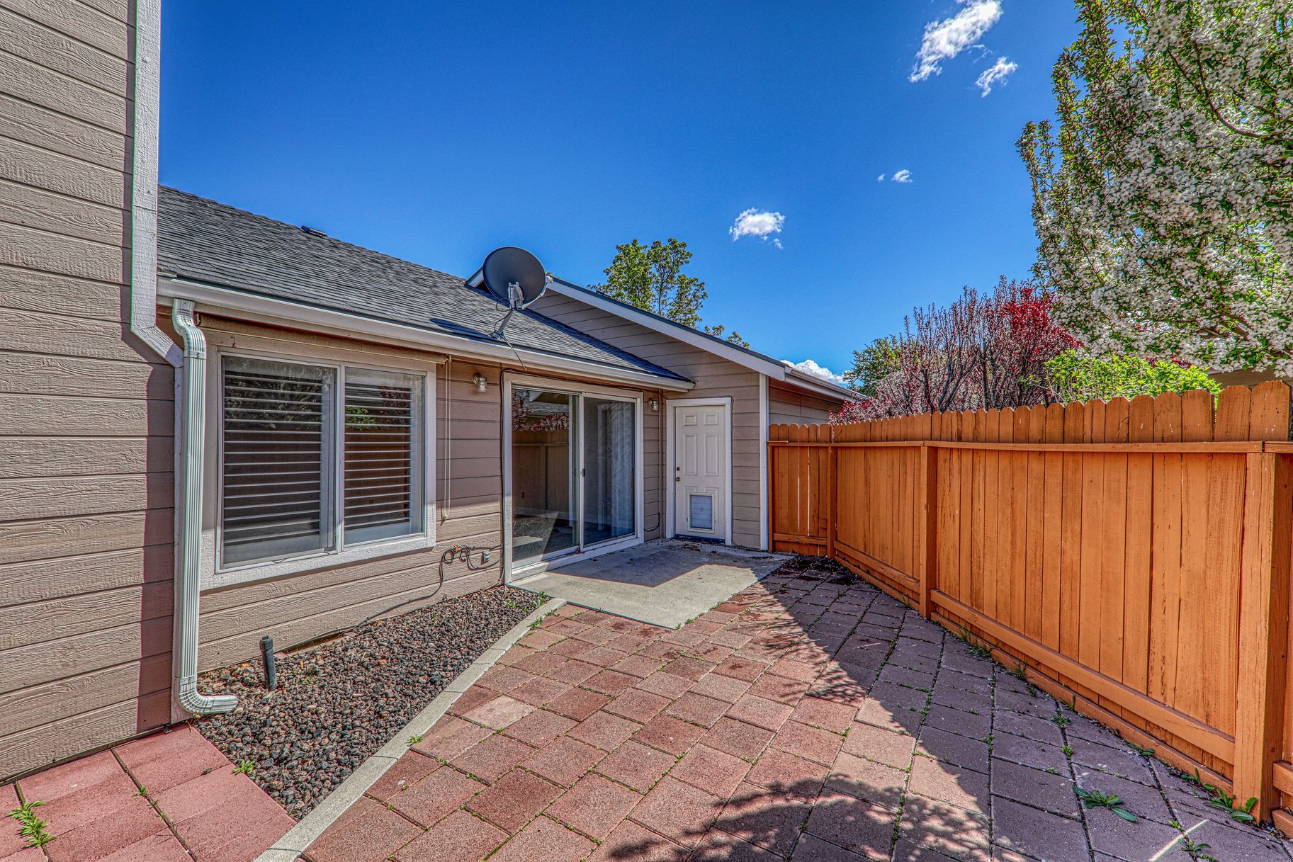  3 Bedrooms, 2 bath, 2 car garage, single level home in Minden NV - 物件實景