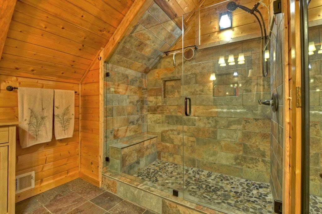 Blue Ridge, Georgia, 30513, United States, 5 Bedrooms Bedrooms, ,3 BathroomsBathrooms,Residential,For Sale,1859045