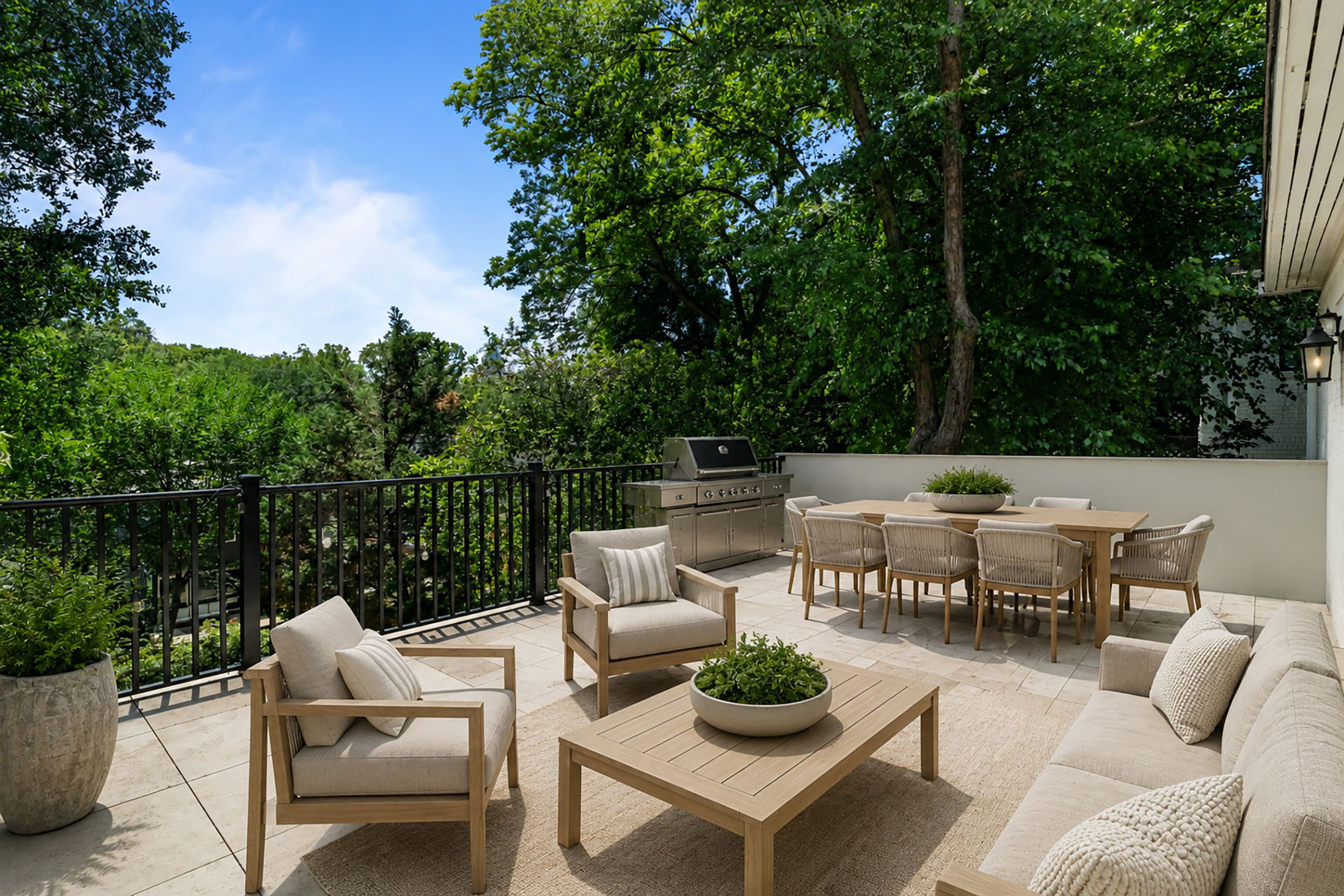  Stunning and Versatile Residence in One of Atlanta