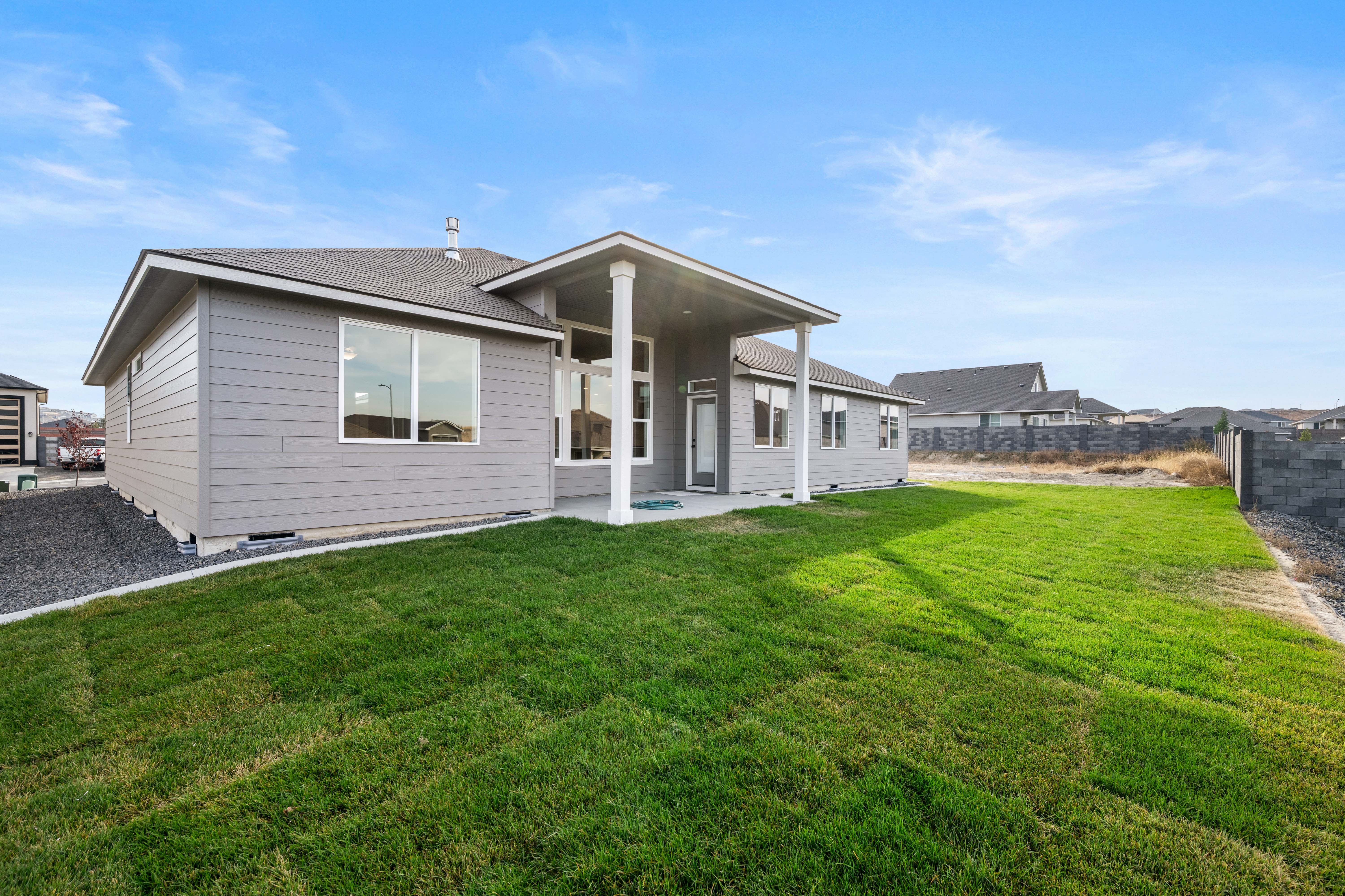  4 Beds, RV Garage & Large Pantry - 物件實景