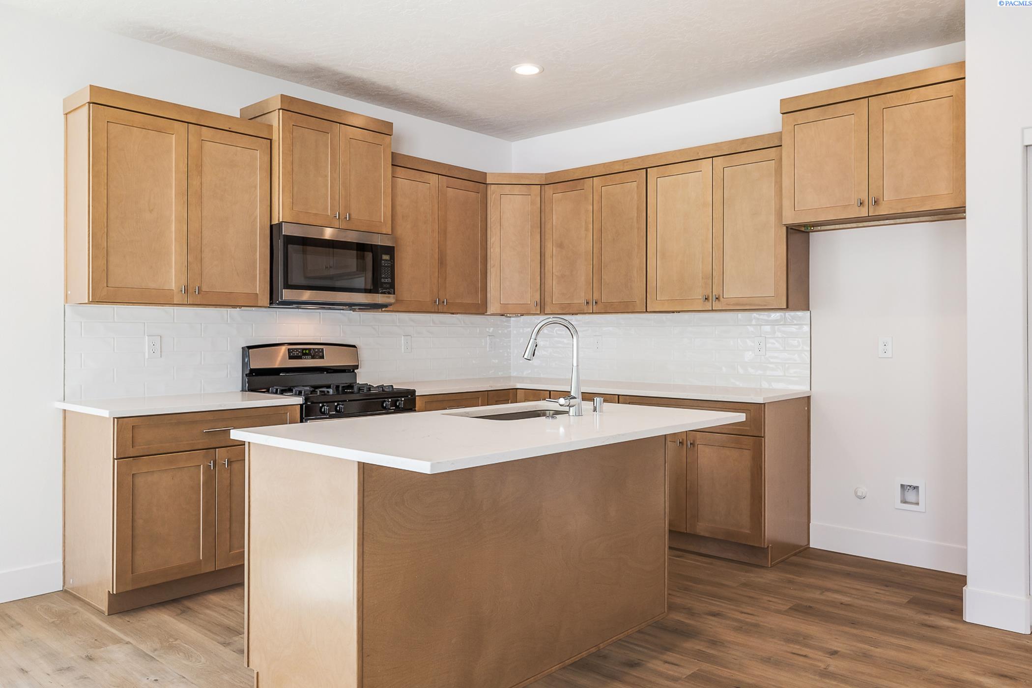 Kennewick, Washington, 99337, United States, 7 Bedrooms Bedrooms, ,Residential,For Sale,1793347