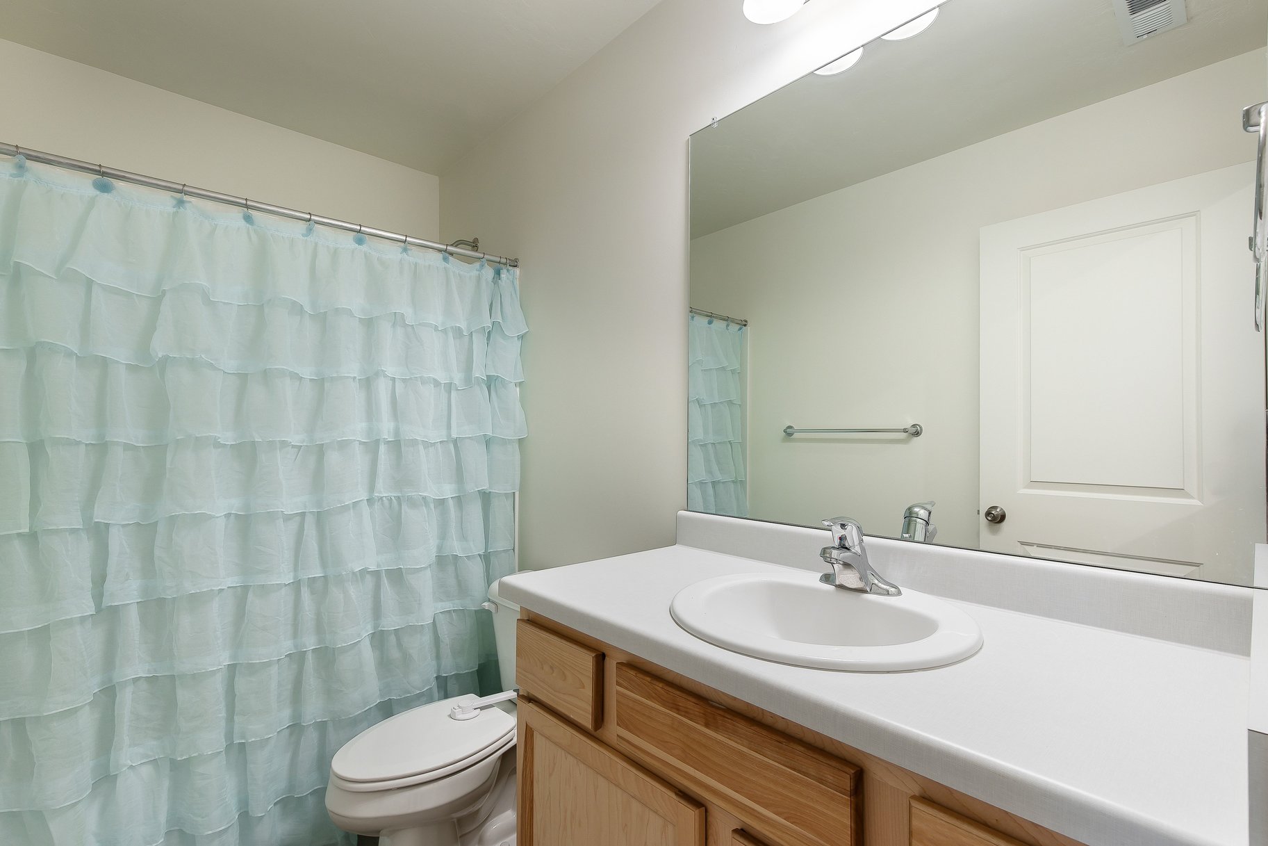  Bright & Quiet Townhome Ready to Be Your Next Home - 物件實景