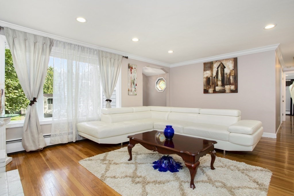 Peabody, Massachusetts, 01960, United States, 3 Bedrooms Bedrooms, ,3 BathroomsBathrooms,Residential,For Sale,1878752