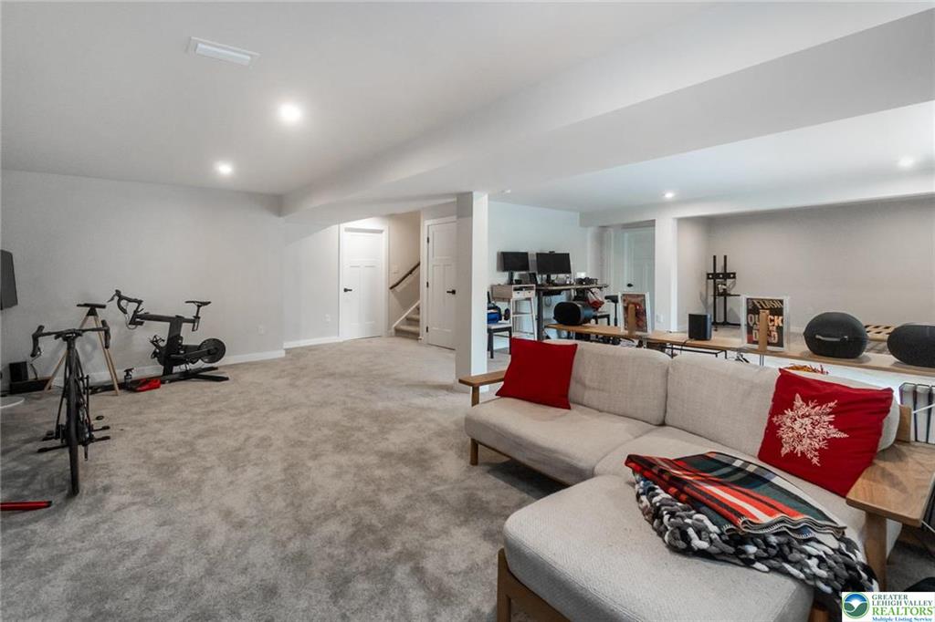 Catasauqua, Pennsylvania, 18032, United States, 5 Bedrooms Bedrooms, ,5 BathroomsBathrooms,Residential,For Sale,2008861