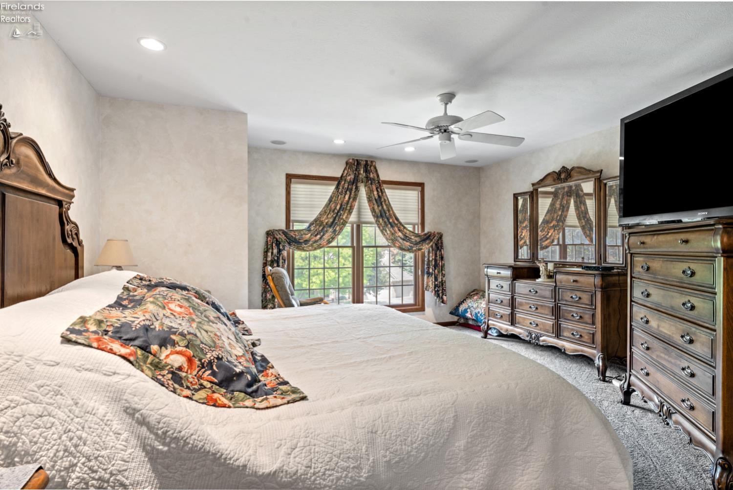Port Clinton, Ohio, 43452, United States, 3 Bedrooms Bedrooms, ,3 BathroomsBathrooms,Residential,For Sale,1921472