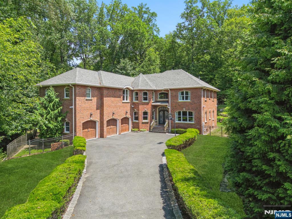 Oakland, New Jersey, 07436, United States, 5 Bedrooms Bedrooms, ,5 BathroomsBathrooms,Residential,For Sale,1907323