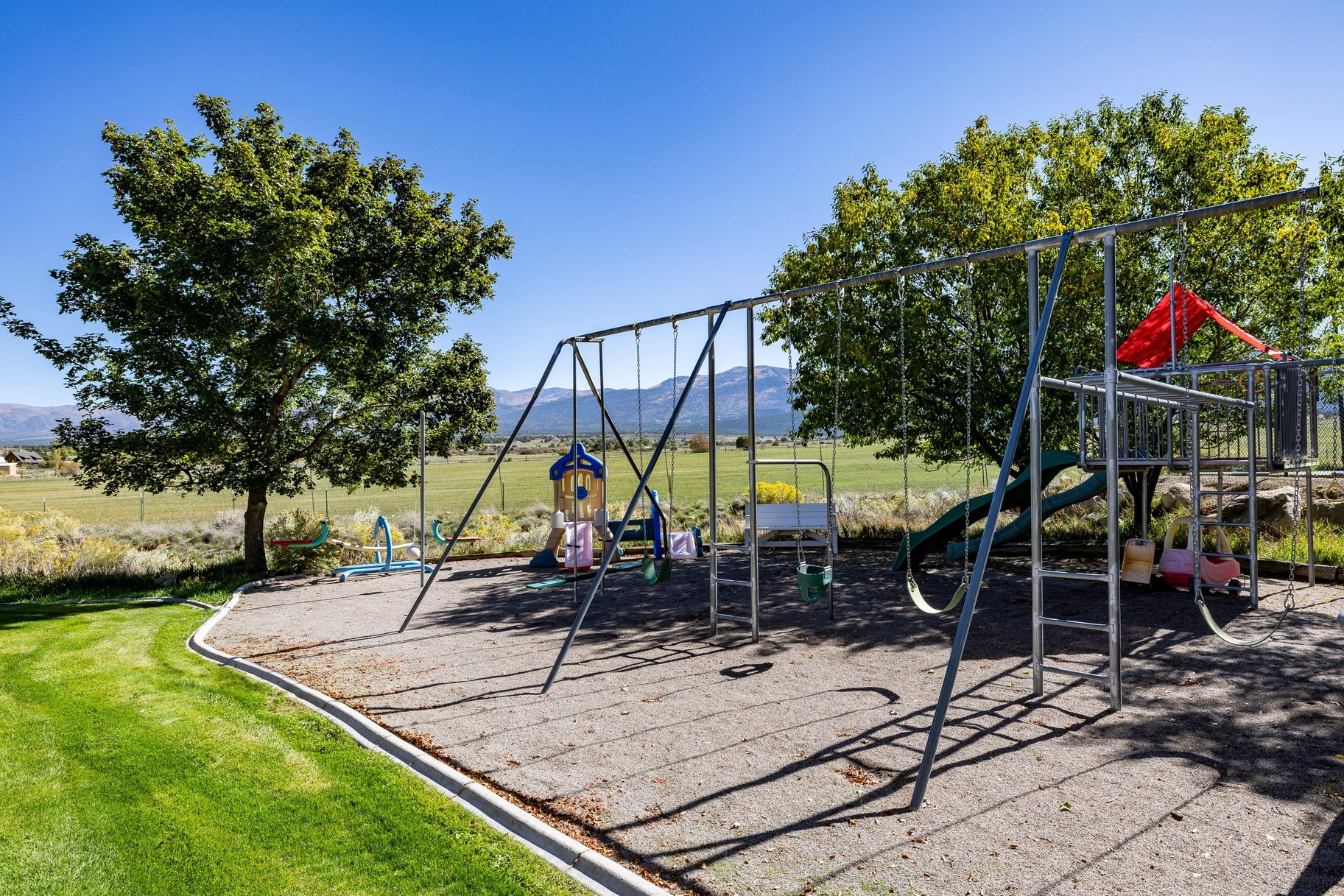  Family Compound with Sports Court, Privacy, and Horseshoe Mountain Views - 物件實景