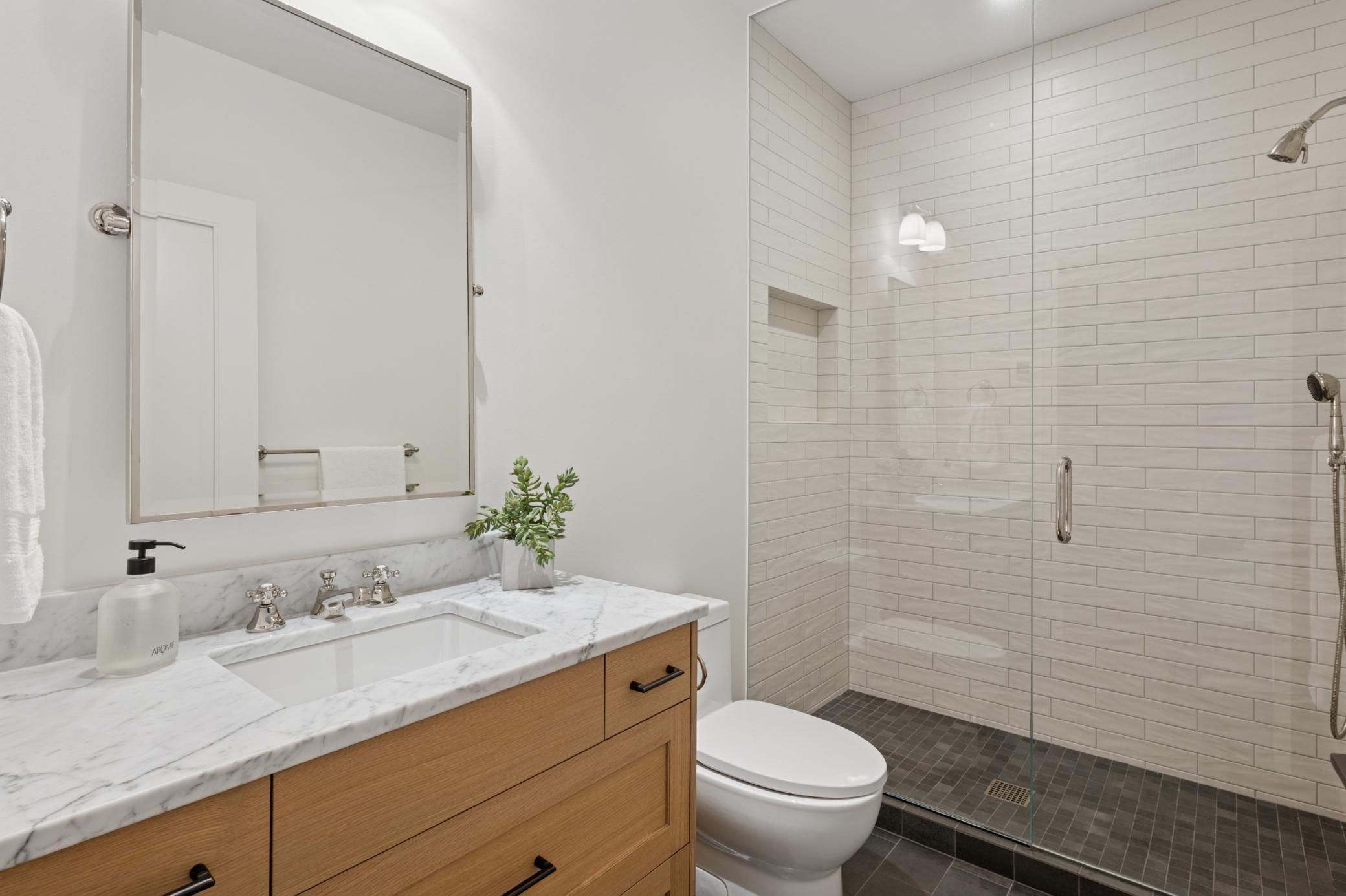 Minneapolis, Minnesota, 55405, United States, 5 Bedrooms Bedrooms, ,1 BathroomBathrooms,Residential,For Sale,1897759