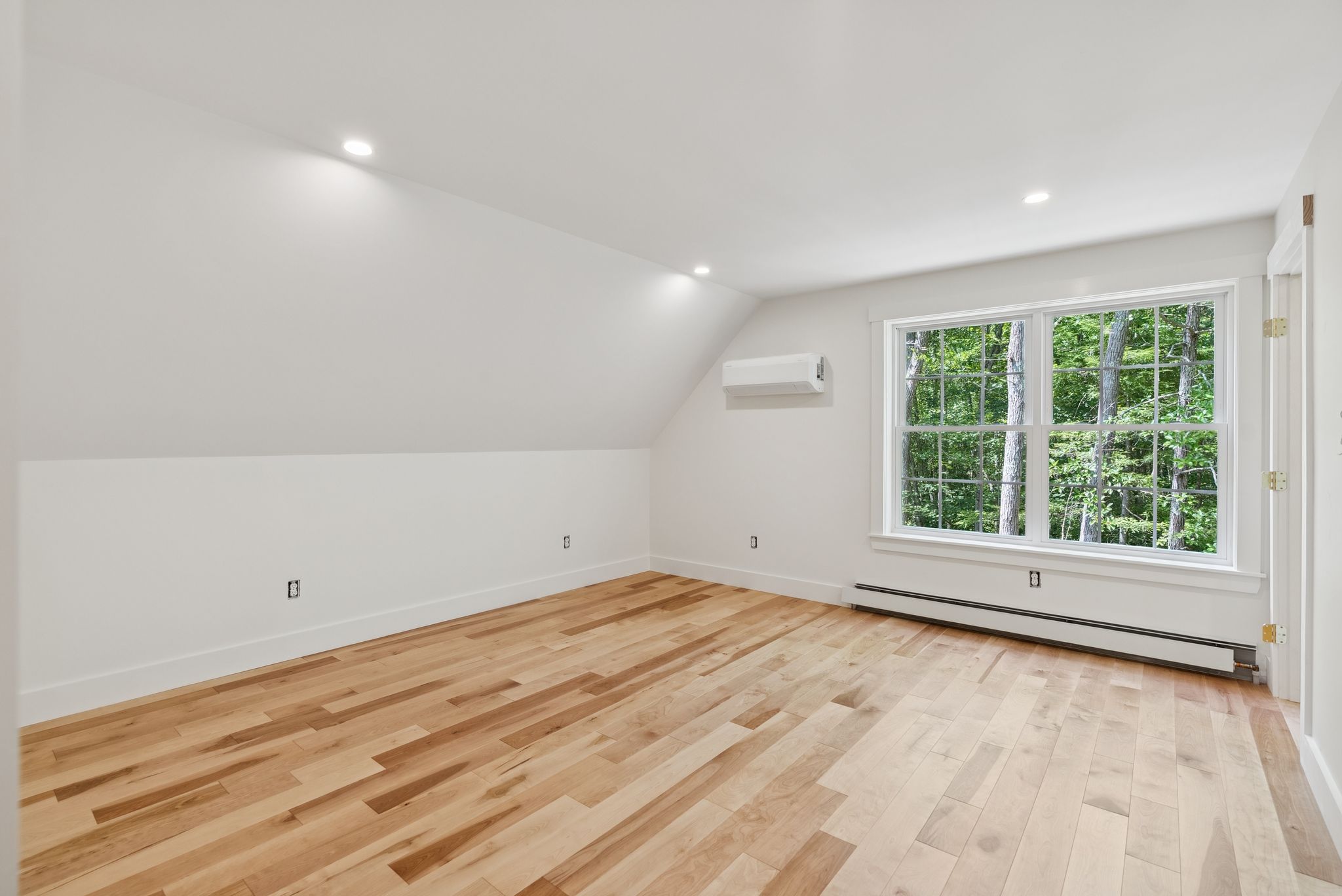 York, Maine, 03909, United States, 4 Bedrooms Bedrooms, ,3 BathroomsBathrooms,Residential,For Sale,1929504