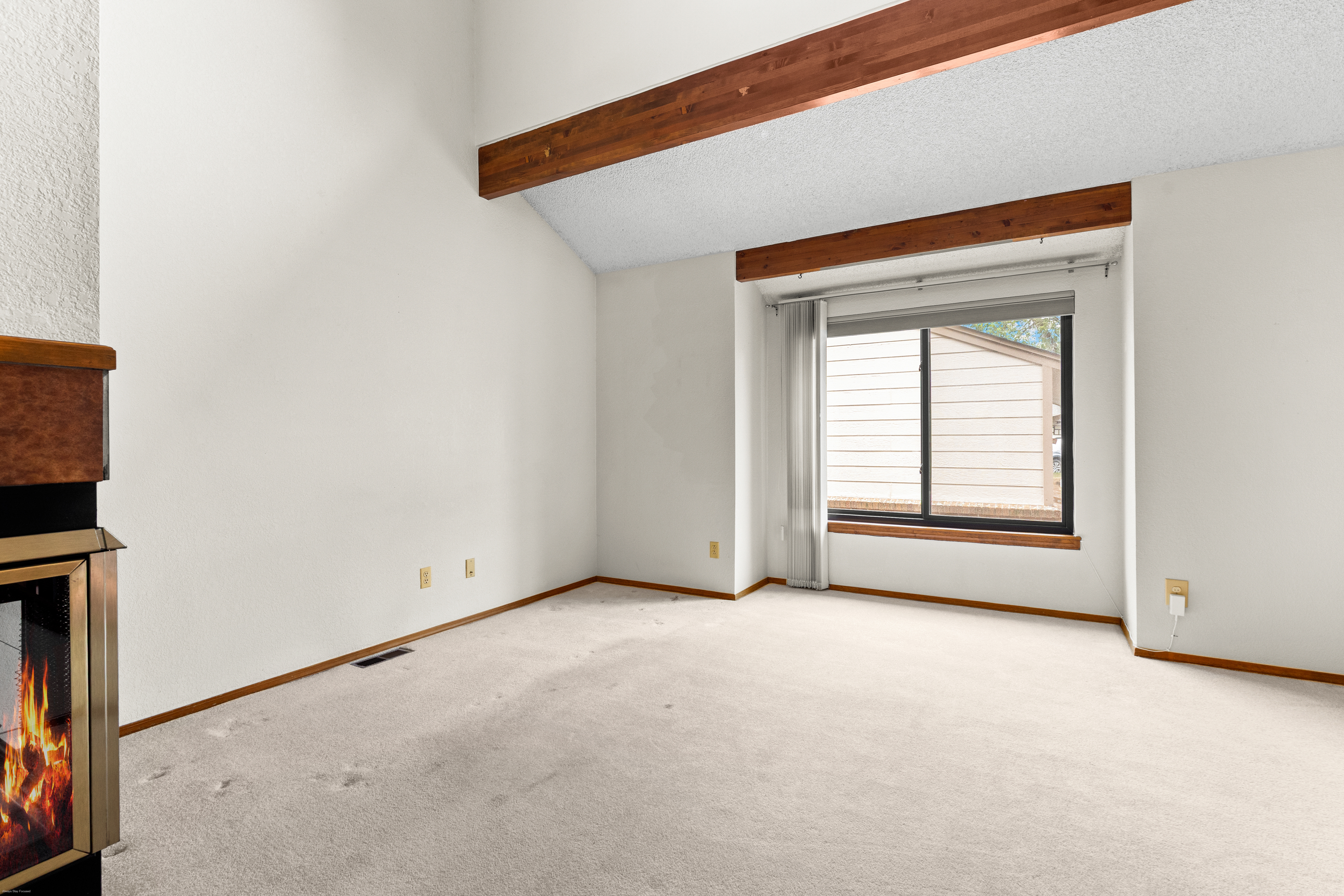 Golden Living in an End-Unit Townhome - 物件實景