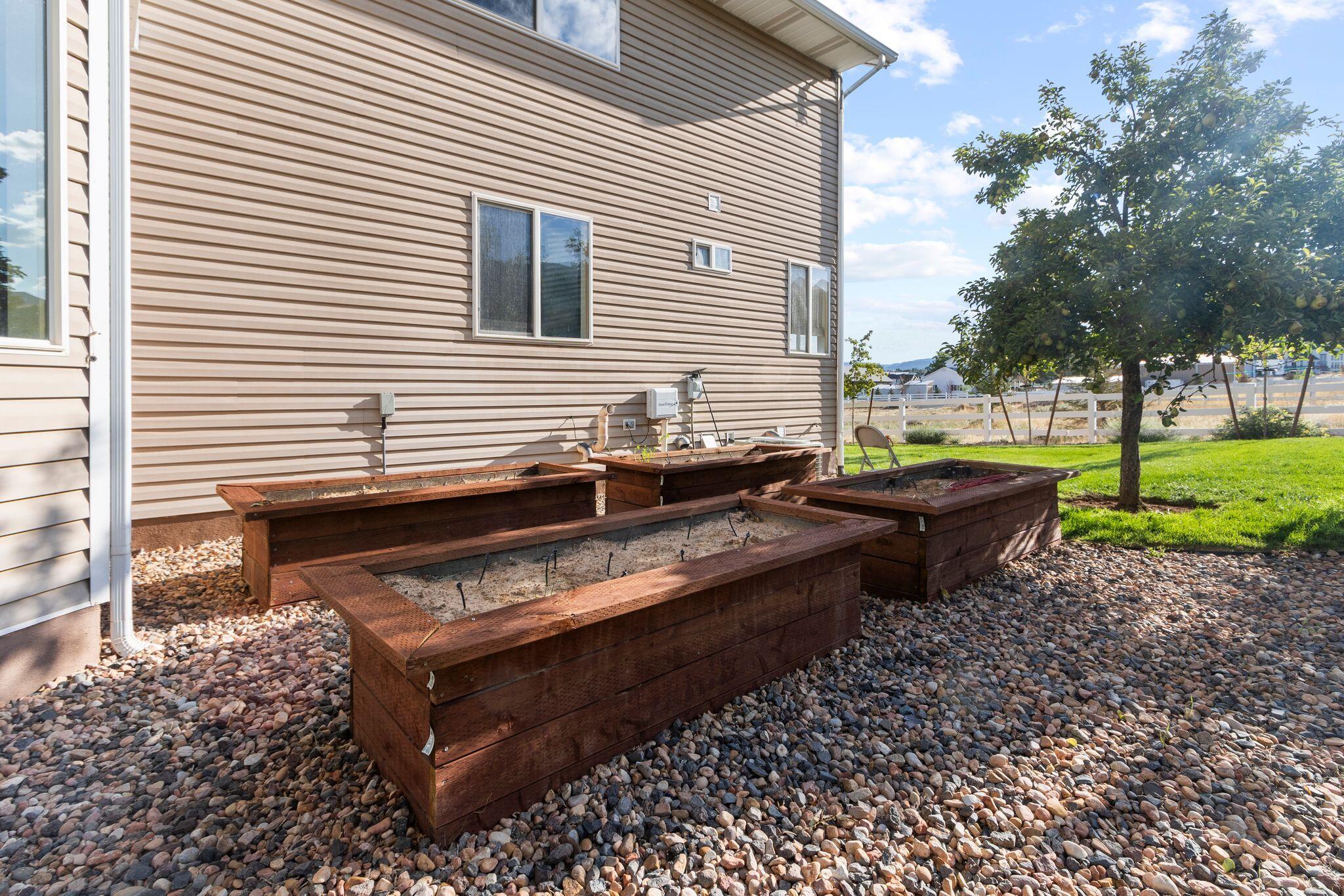 Parowan, Utah, 84761, United States, 6 Bedrooms Bedrooms, ,5 BathroomsBathrooms,Residential,For Sale,1995430