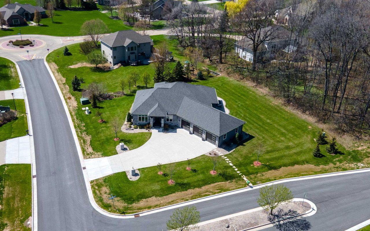 MENASHA, Wisconsin, 54952, United States, 6 Bedrooms Bedrooms, ,4 BathroomsBathrooms,Residential,For Sale,1807360