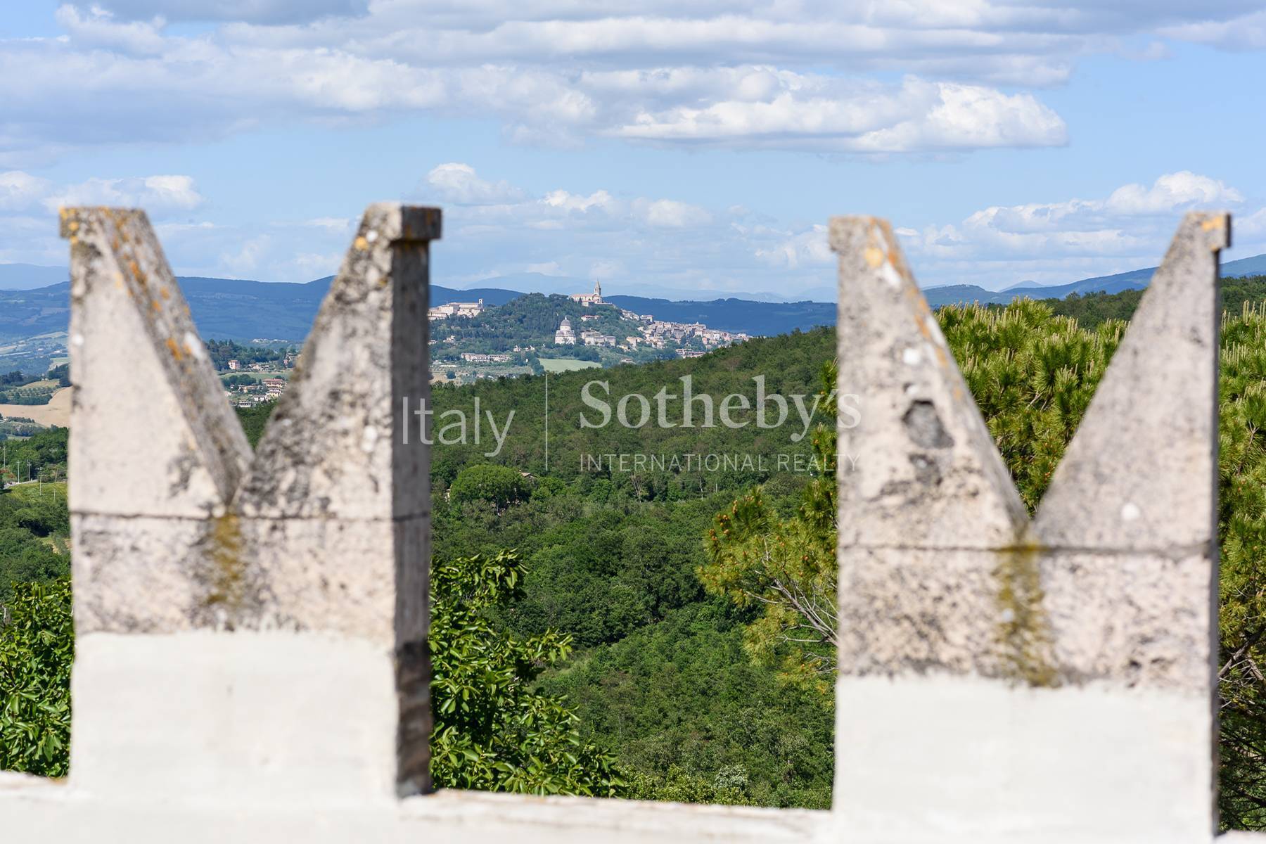  13th-Century Watchtower with Breathtaking Views over Todi - 物件實景