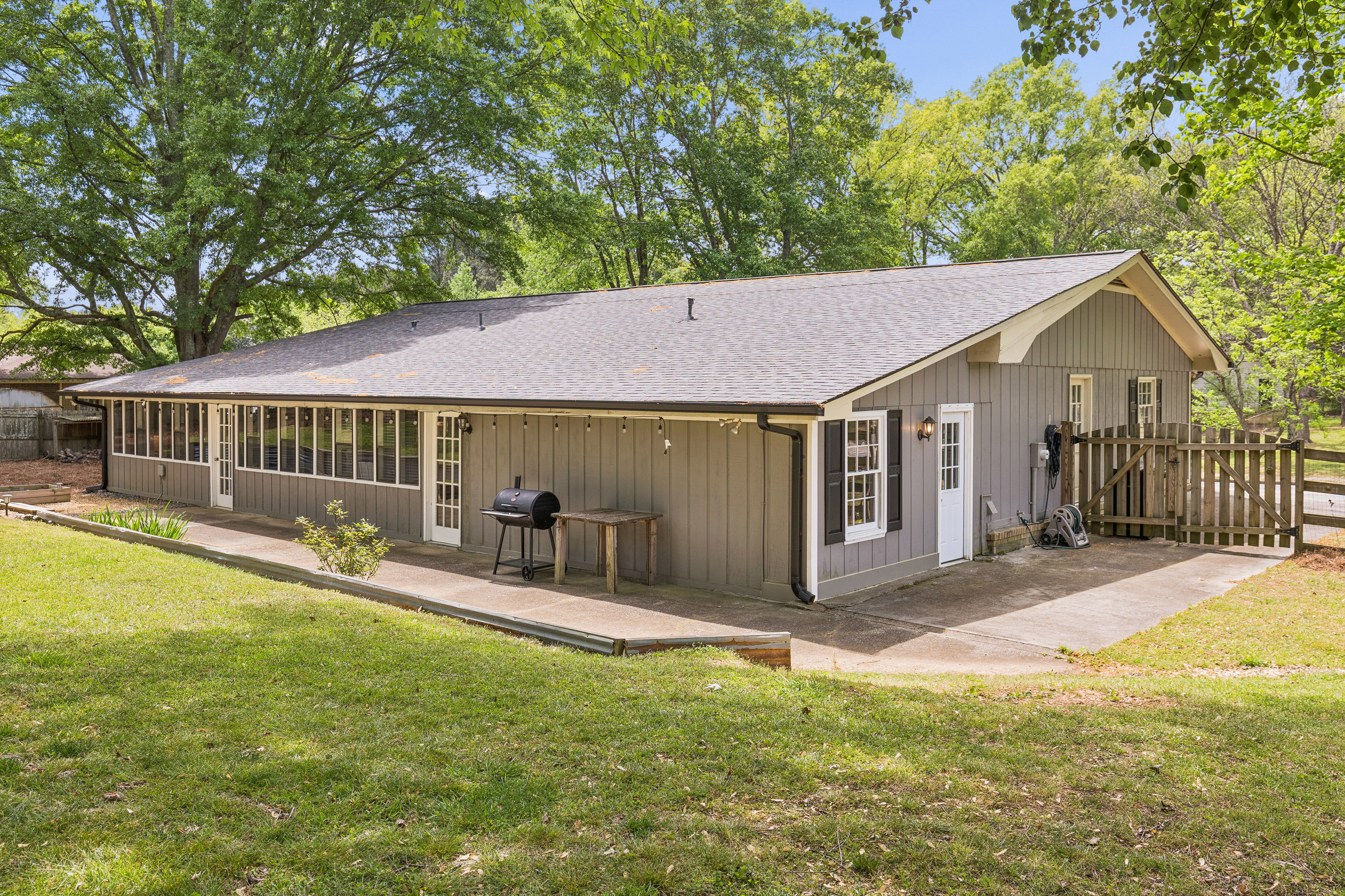  Spacious Ranch with Backyard Retreat in Powder Springs - 物件實景