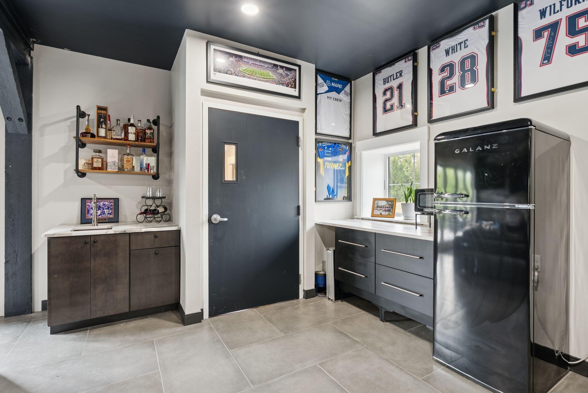 Falmouth, Maine, 04105, United States, 3 Bedrooms Bedrooms, ,4 BathroomsBathrooms,Residential,For Sale,1975511