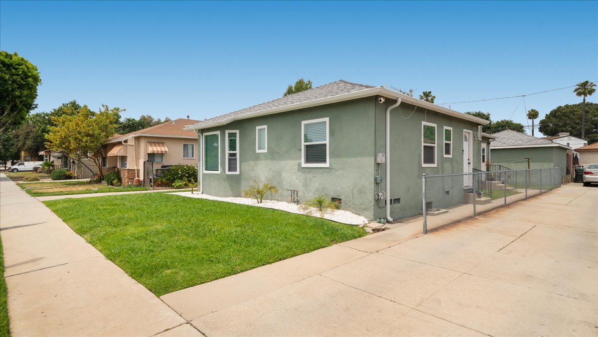 Montebello, California, 90640, United States, 2 Bedrooms Bedrooms, ,2 BathroomsBathrooms,Residential,For Sale,1930342