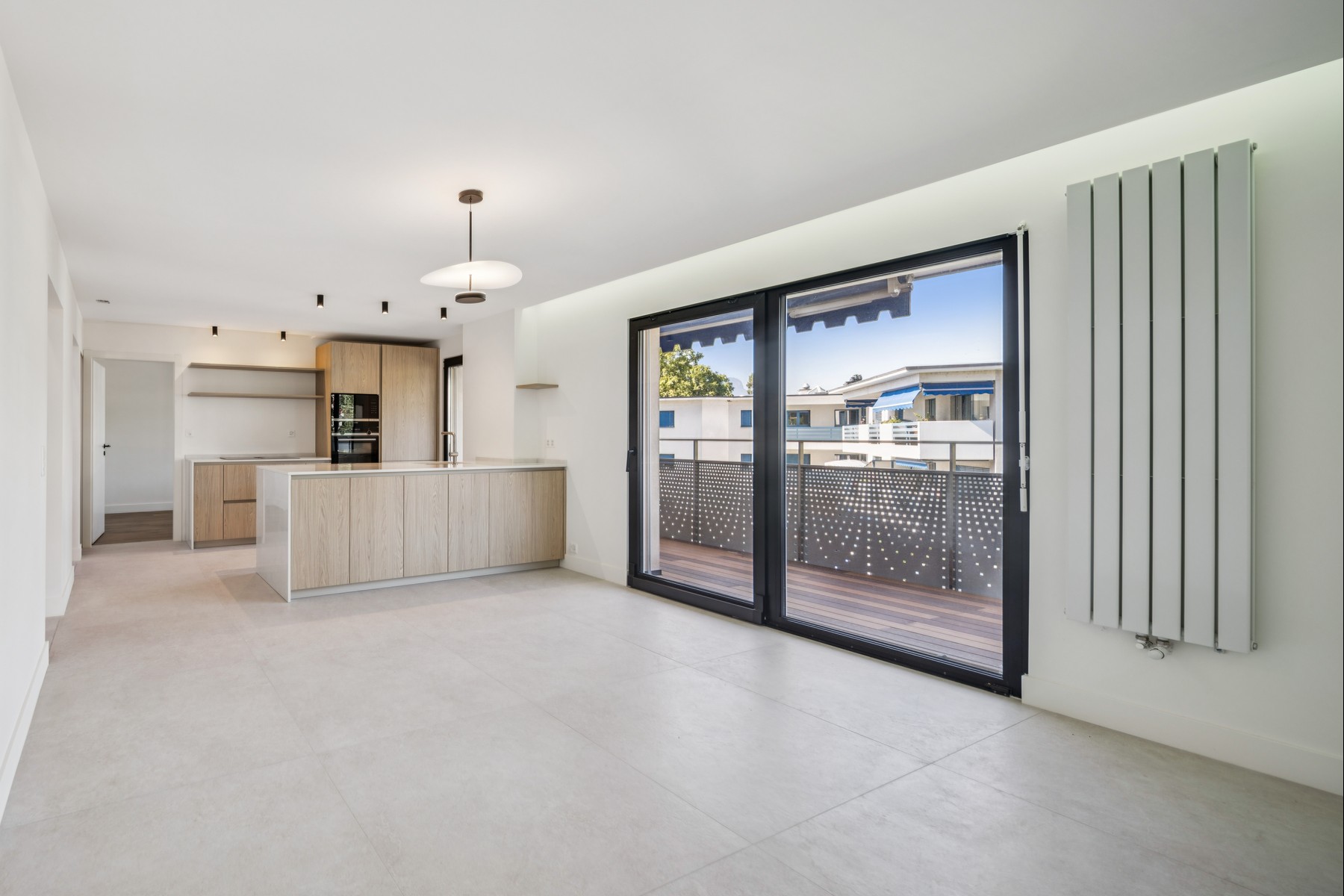  Fully Renovated 3.5-Room Apartment – A Peaceful Retreat with Views of the Lake a - 物件實景