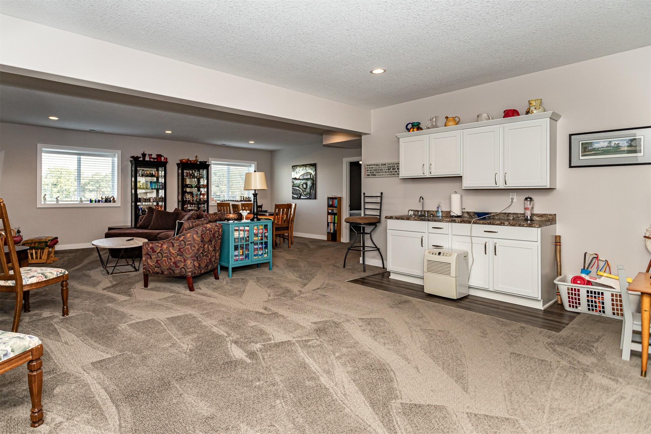 Huxley, Iowa, 50124, United States, 3 Bedrooms Bedrooms, ,4 BathroomsBathrooms,Residential,For Sale,1975507