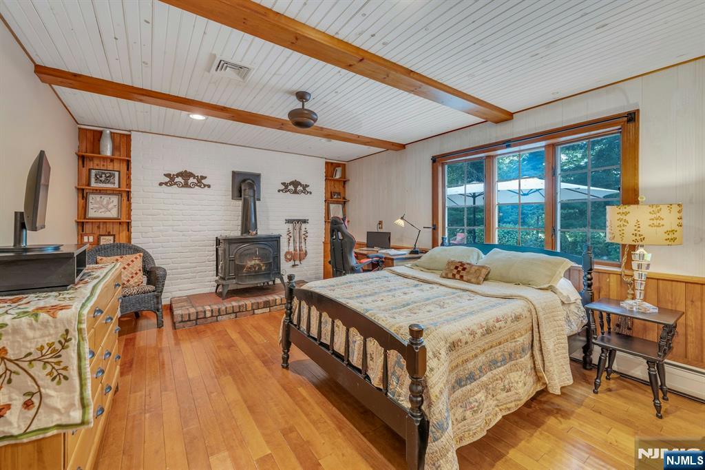 Montvale, New Jersey, 07645, United States, 6 Bedrooms Bedrooms, ,4 BathroomsBathrooms,Residential,For Sale,1950973