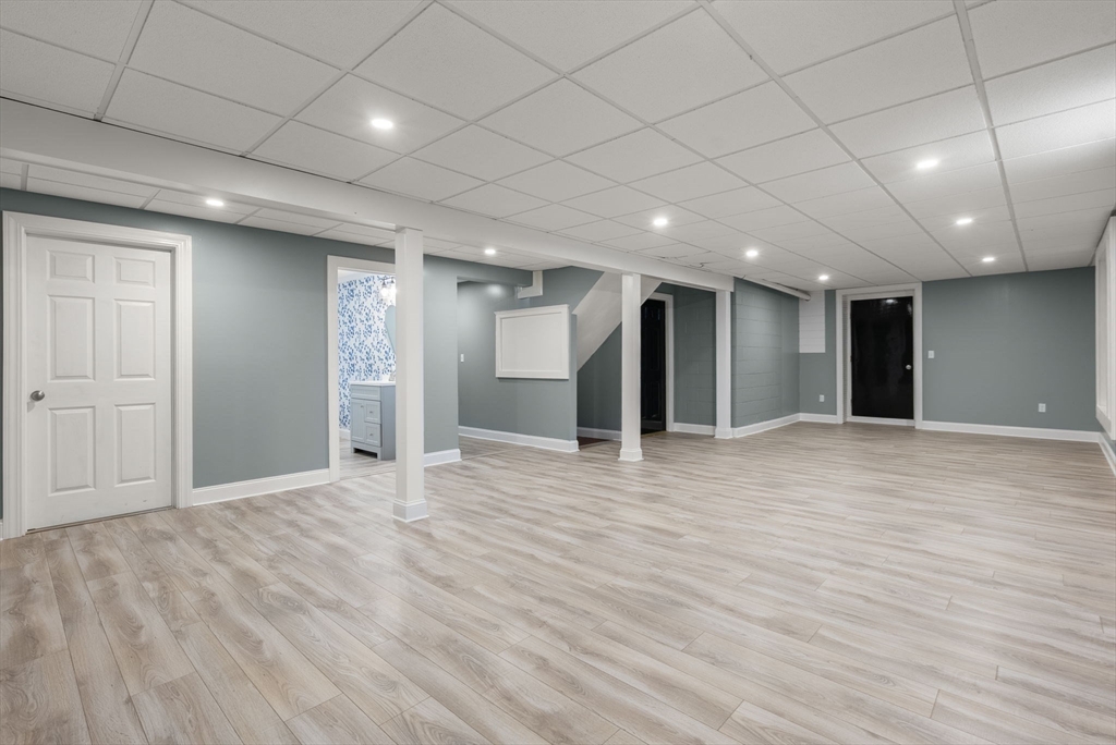 Greenfield, Massachusetts, 01301, United States, 4 Bedrooms Bedrooms, ,4 BathroomsBathrooms,Residential,For Sale,1967779