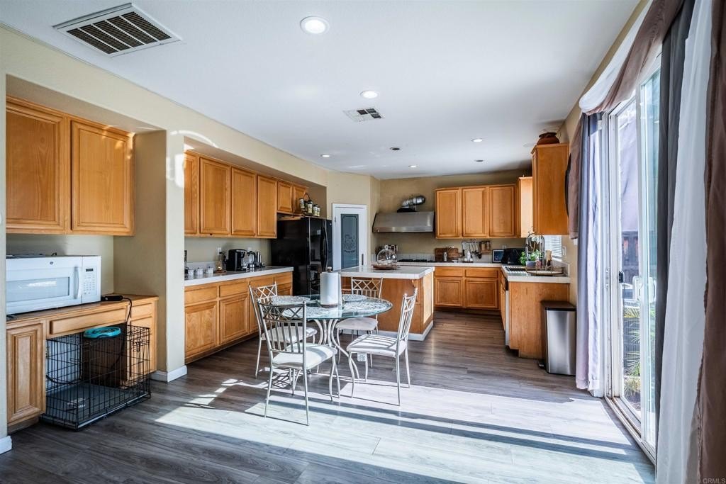 Hemet, California, 92545, United States, 5 Bedrooms Bedrooms, ,3 BathroomsBathrooms,Residential,For Sale,1877252