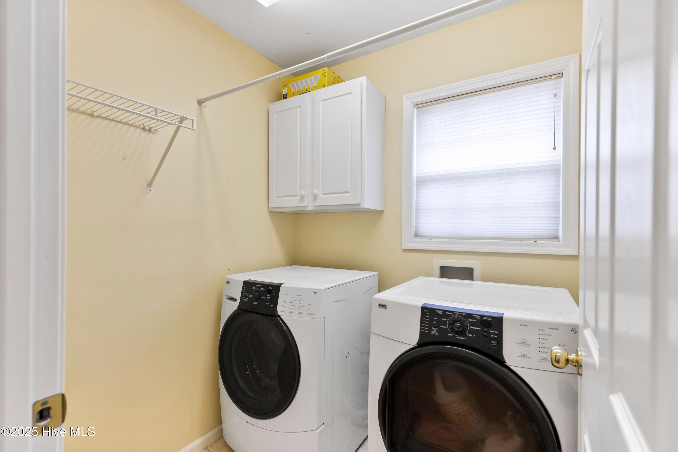 Wilmington, North Carolina, 28409, United States, 4 Bedrooms Bedrooms, ,3 BathroomsBathrooms,Residential,For Sale,1898708