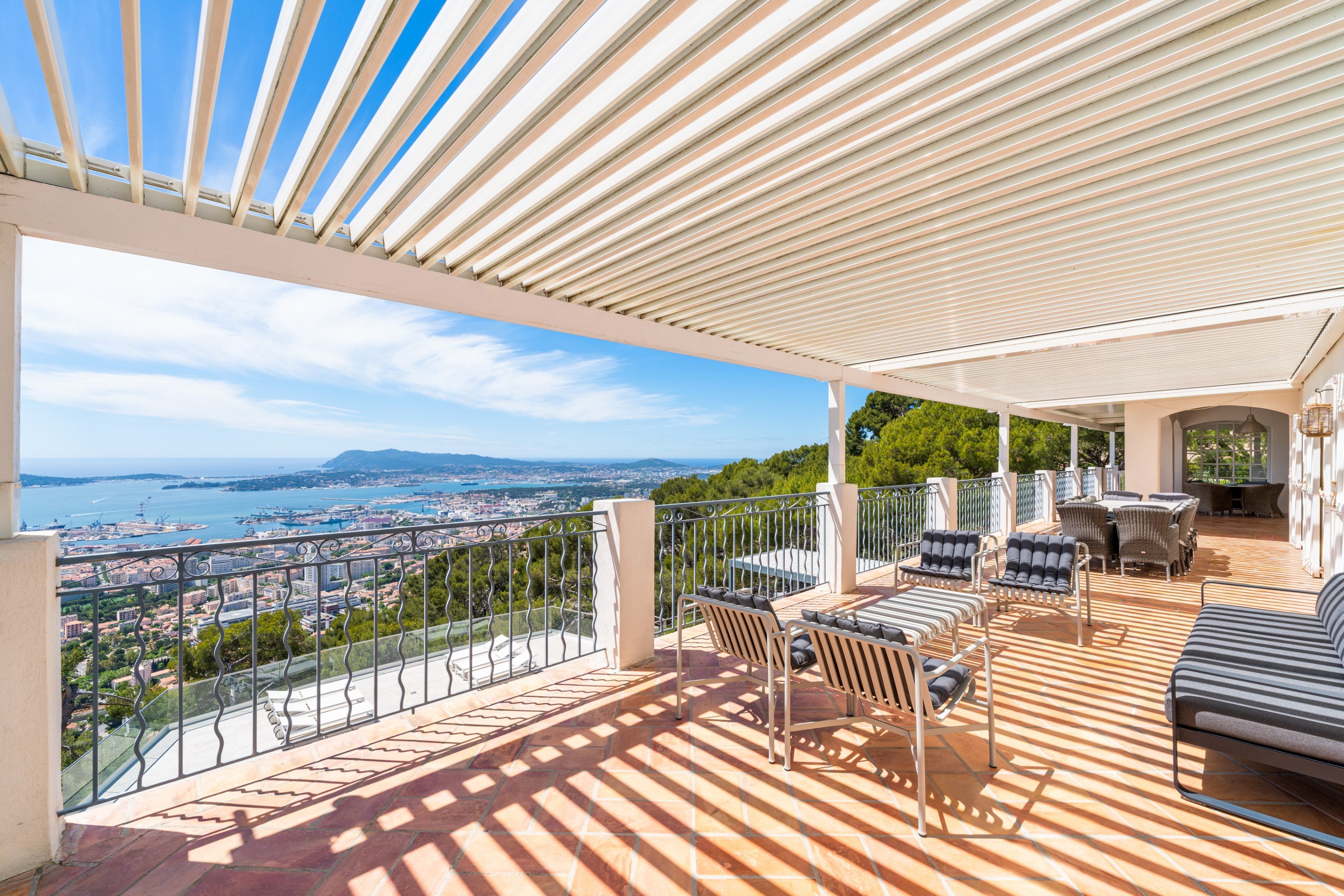  Toulon, Le Faron – Elevated Property with Panoramic Sea Views - 物件實景