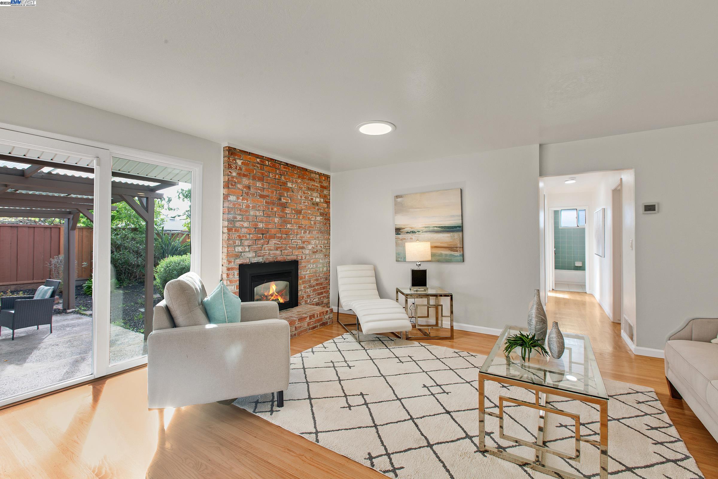 Hayward, California, 94544, United States, 6 Bedrooms Bedrooms, ,2 BathroomsBathrooms,Residential,For Sale,1868213