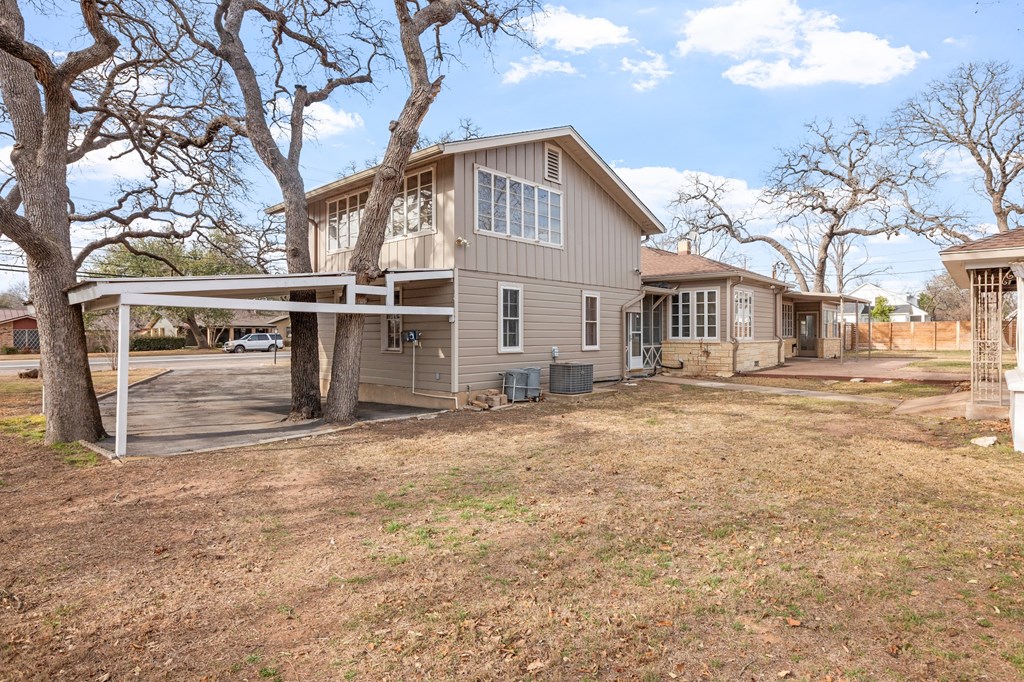 Fredericksburg, Texas, 78624, United States, 4 Bedrooms Bedrooms, ,4 BathroomsBathrooms,Residential,For Sale,2025844