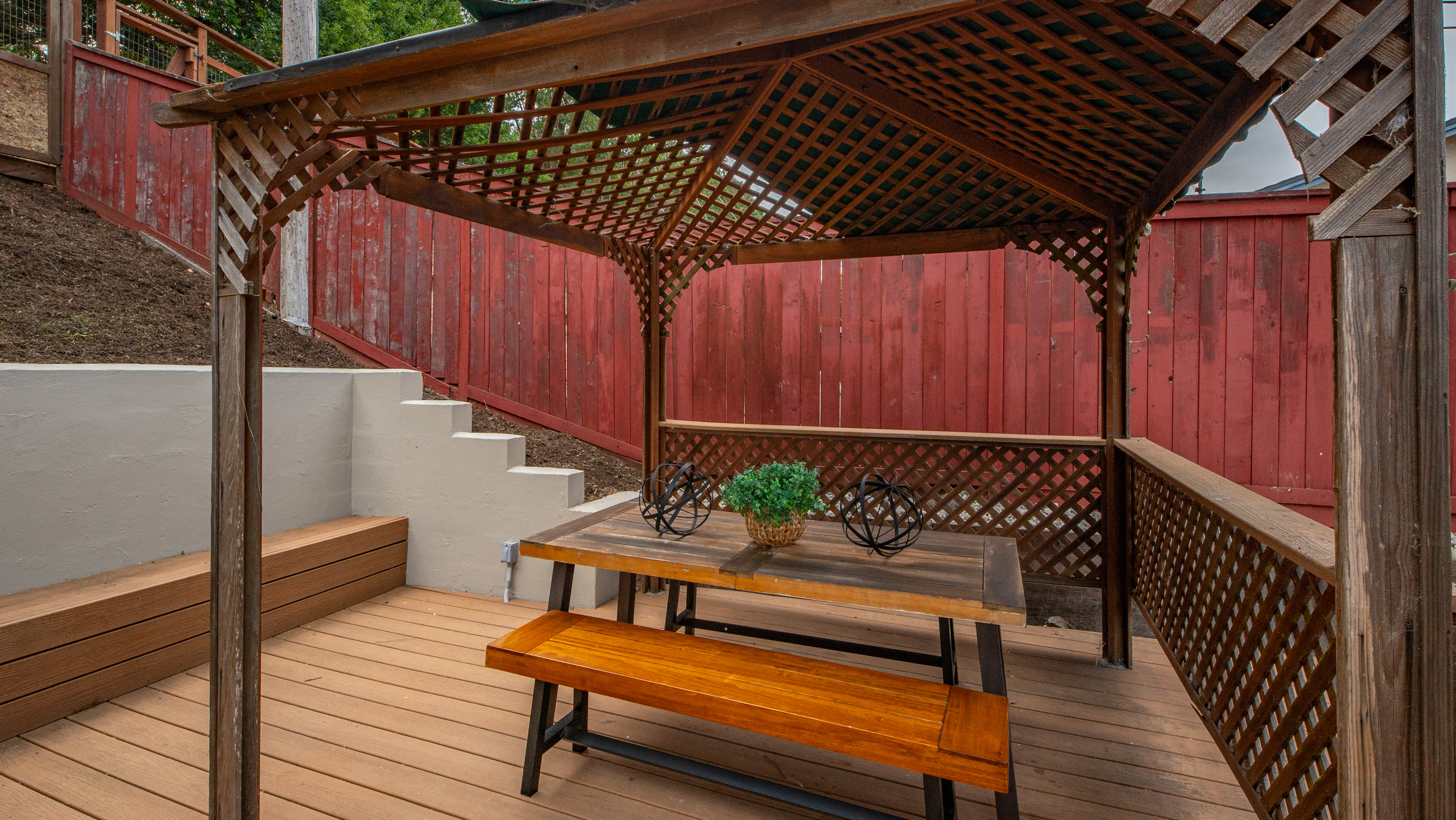  Single-Level, Beautifully Updated, and a Yard of Your Own - 物件實景