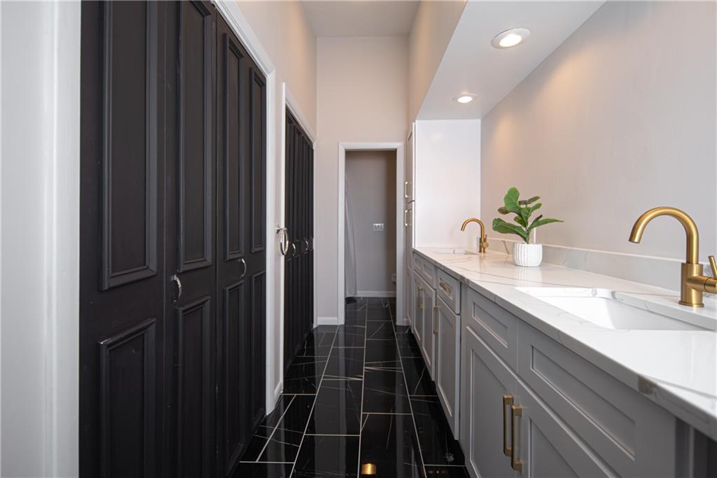 East Greenwich, Rhode Island, 02818, United States, 3 Bedrooms Bedrooms, ,3 BathroomsBathrooms,Residential,For Sale,1905846