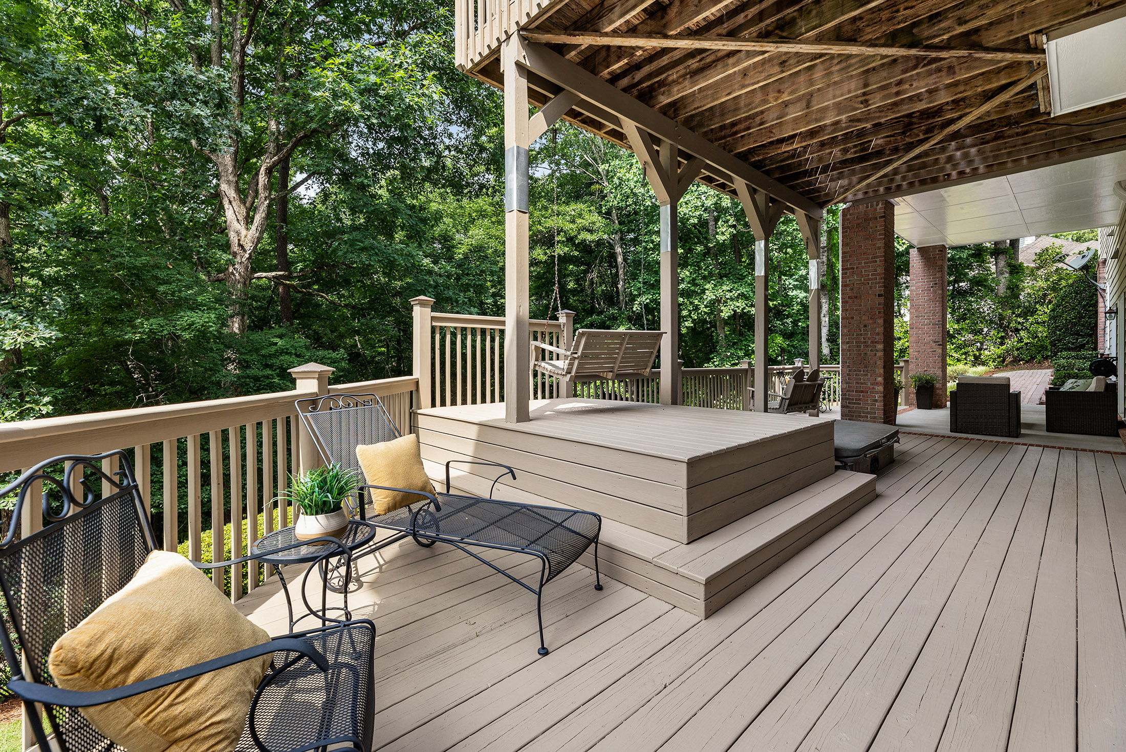  Tucked Among Mature Hardwoods on a Private 1.25+/- Acre River Lot - 物件實景