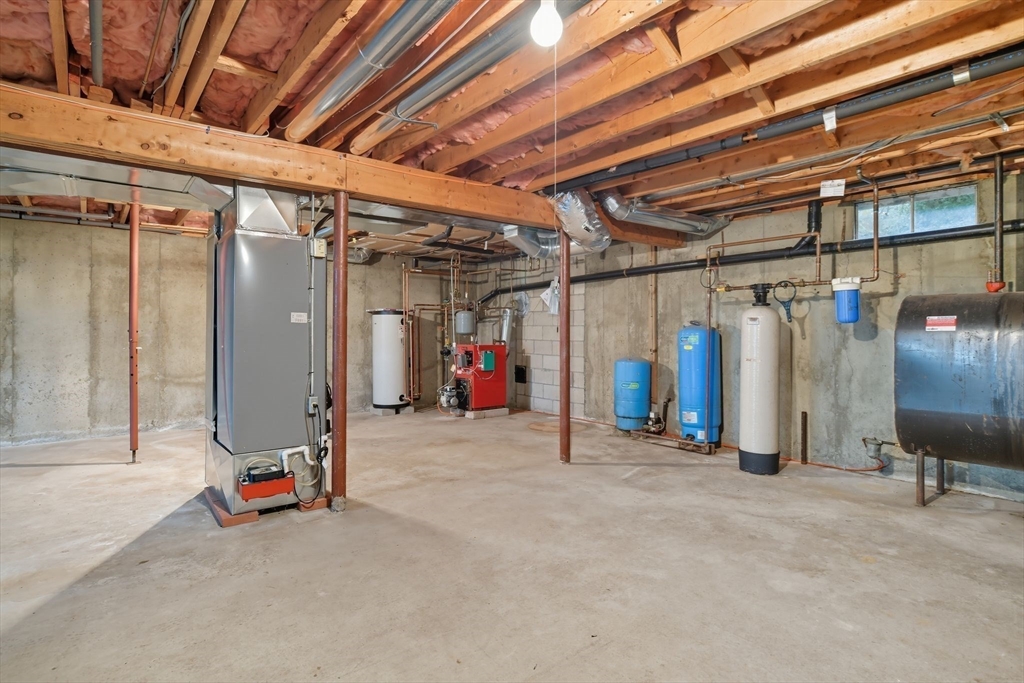 Westfield, Massachusetts, 01085, United States, 3 Bedrooms Bedrooms, ,3 BathroomsBathrooms,Residential,For Sale,1966188