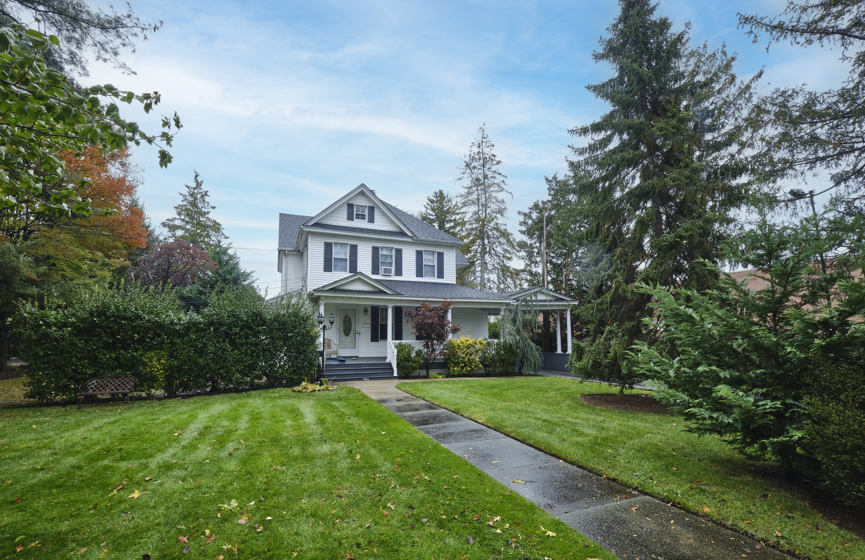 Floral Park, New York, 11001, United States, 3 Bedrooms Bedrooms, ,1 BathroomBathrooms,Residential,For Sale,1988885