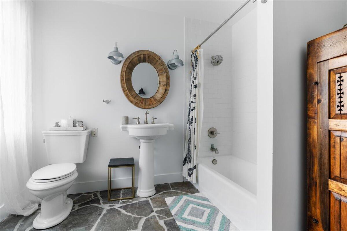 Michiana Shores, Indiana, 46360, United States, 5 Bedrooms Bedrooms, ,4 BathroomsBathrooms,Residential,For Sale,1949684