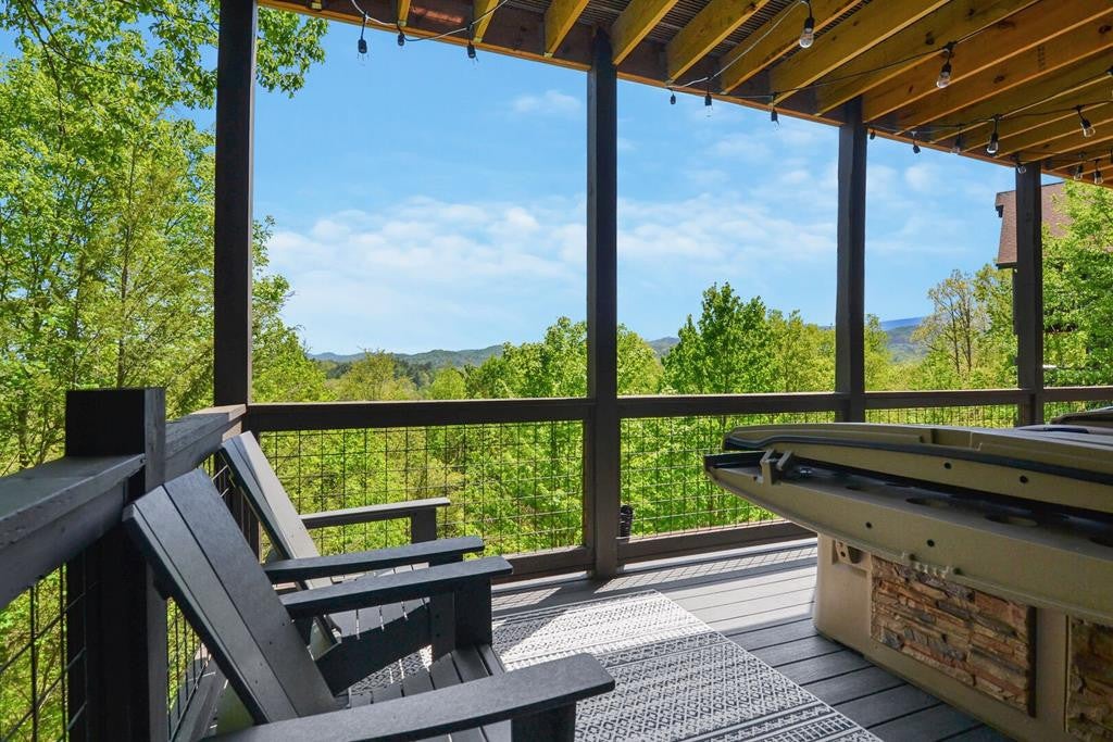 Sevierville, Tennessee, 37862, United States, 3 Bedrooms Bedrooms, ,7 BathroomsBathrooms,Residential,For Sale,1914651
