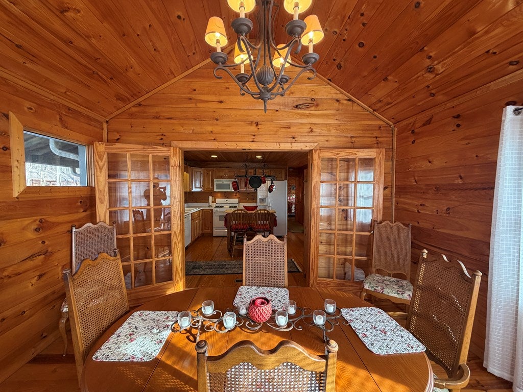 Ellijay, Georgia, 30536, United States, 3 Bedrooms Bedrooms, ,3 BathroomsBathrooms,Residential,For Sale,2009787