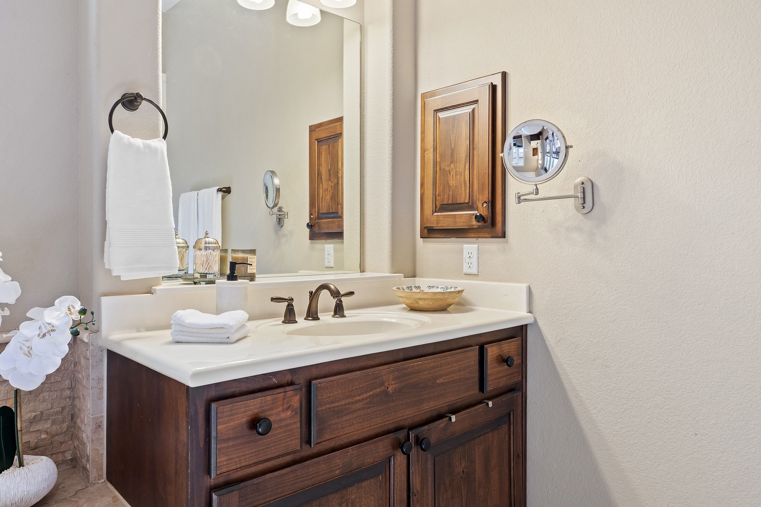  Refined Rocky Creek Living with Private Backyard Oasis - 物件實景