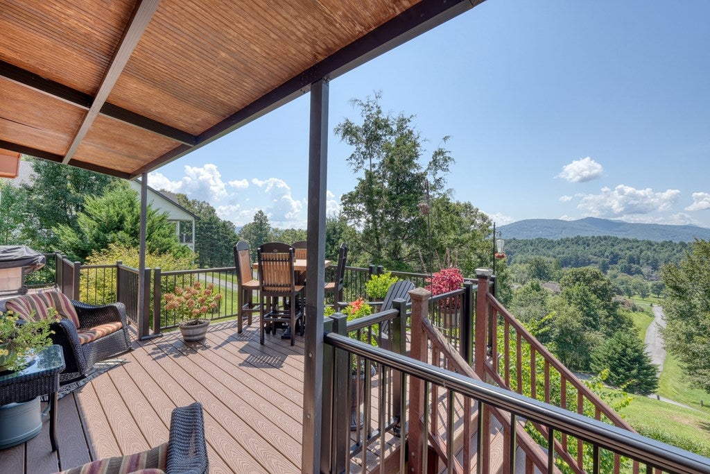 Hayesville, North Carolina, 28904, United States, 3 Bedrooms Bedrooms, ,4 BathroomsBathrooms,Residential,For Sale,1919513